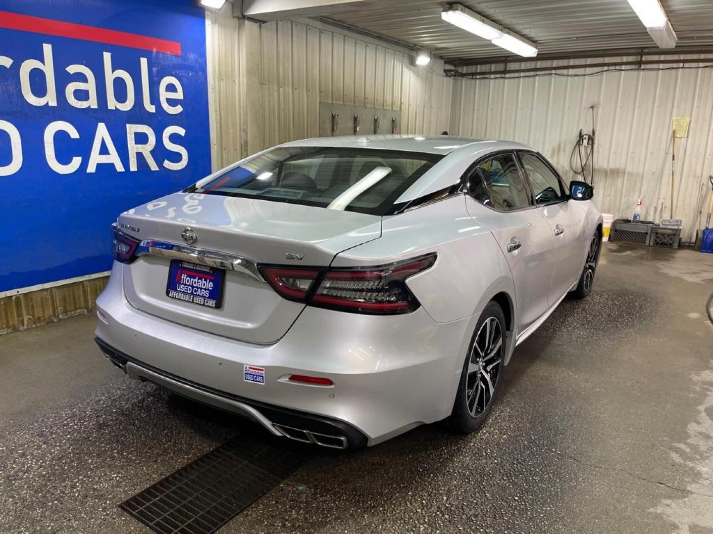 2021 SILVER NISSAN MAXIMA SV (1N4AA6CV0MC) with an 3.5L engine, Continuously Variable transmission, located at 2525 S. Cushman, Fairbanks, AK, 99701, (907) 452-5707, 64.824036, -147.712311 - Photo#2