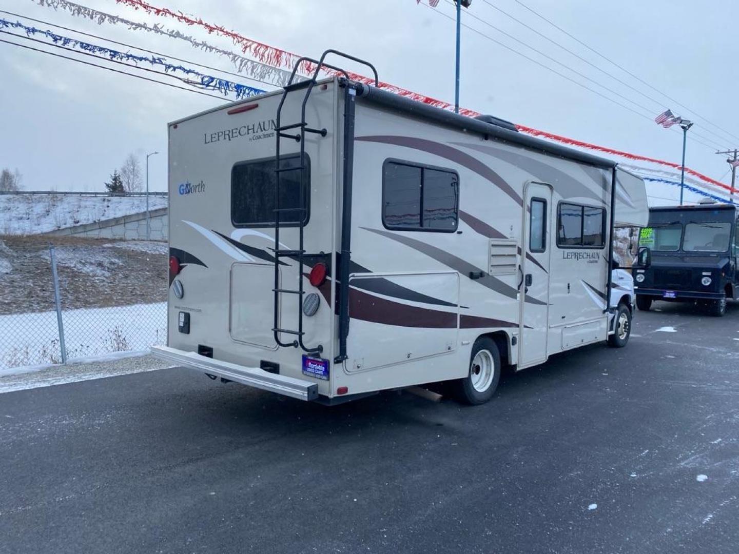 2017 WHITE FORD ECONOLINE E350 SUPER DUTY CUTAWAY VAN (1FDWE3FS5HD) with an 6.8L engine, Automatic transmission, located at 2525 S. Cushman, Fairbanks, AK, 99701, (907) 452-5707, 64.824036, -147.712311 - Photo#2