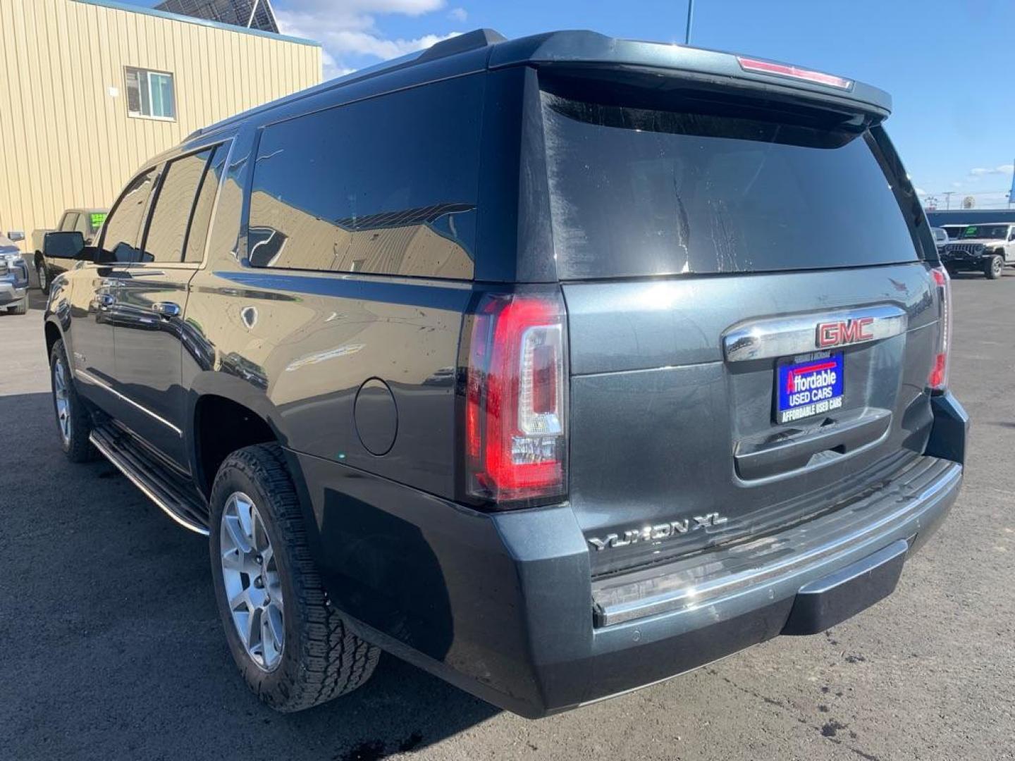 2019 GRAY GMC YUKON XL DENALI (1GKS2HKJ3KR) with an 6.2L engine, Automatic transmission, located at 2525 S. Cushman, Fairbanks, AK, 99701, (907) 452-5707, 64.824036, -147.712311 - Photo#2