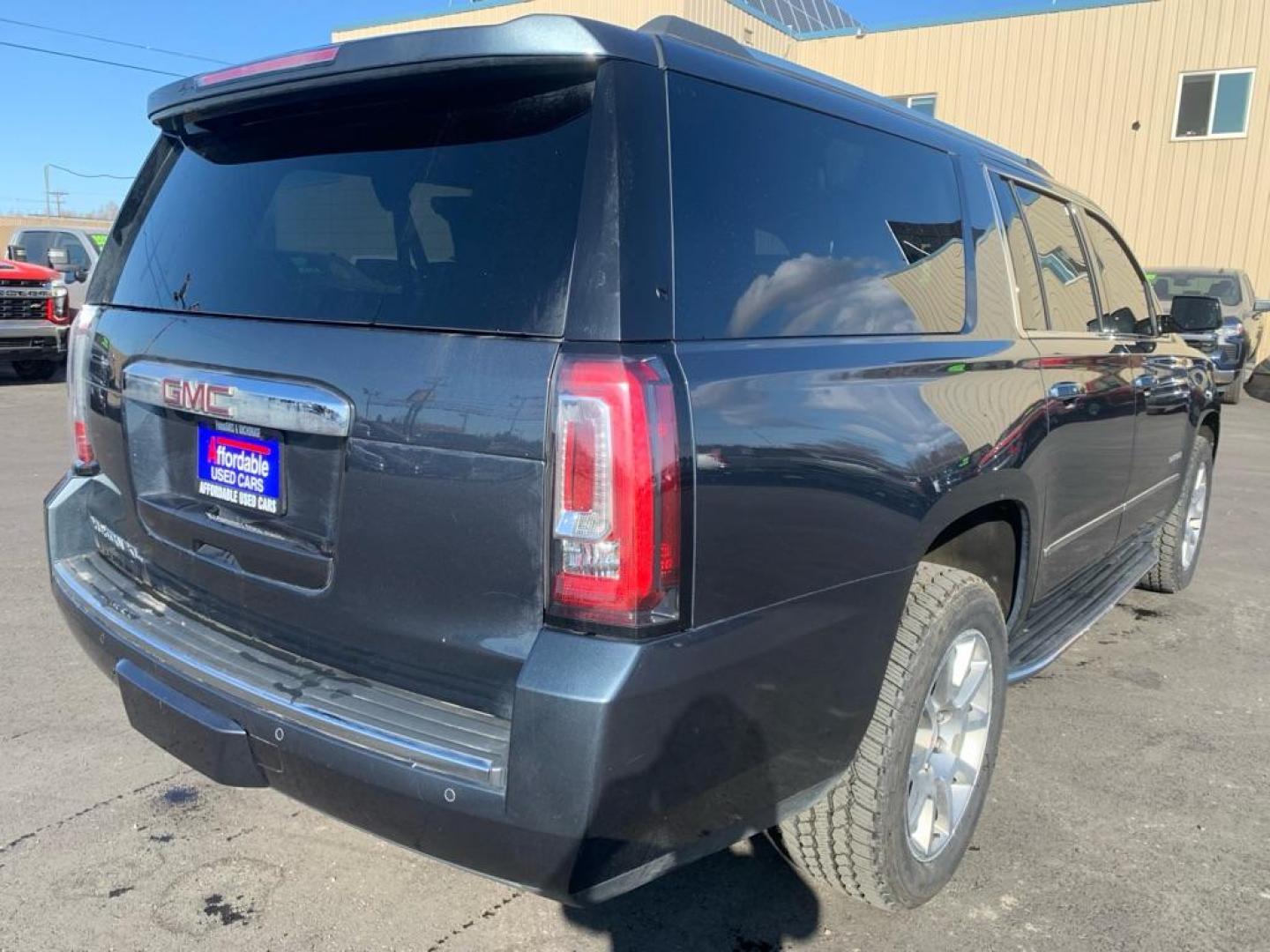 2019 GRAY GMC YUKON XL DENALI (1GKS2HKJ3KR) with an 6.2L engine, Automatic transmission, located at 2525 S. Cushman, Fairbanks, AK, 99701, (907) 452-5707, 64.824036, -147.712311 - Photo#3