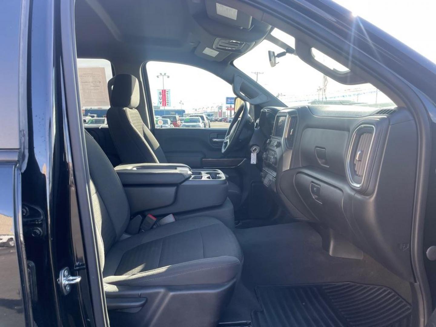 2023 BLACK CHEVROLET SILVERADO 2500 HEAVY DUTY LT (1GC4YNE74PF) with an 6.6L engine, Automatic transmission, located at 2525 S. Cushman, Fairbanks, AK, 99701, (907) 452-5707, 64.824036, -147.712311 - Photo#5