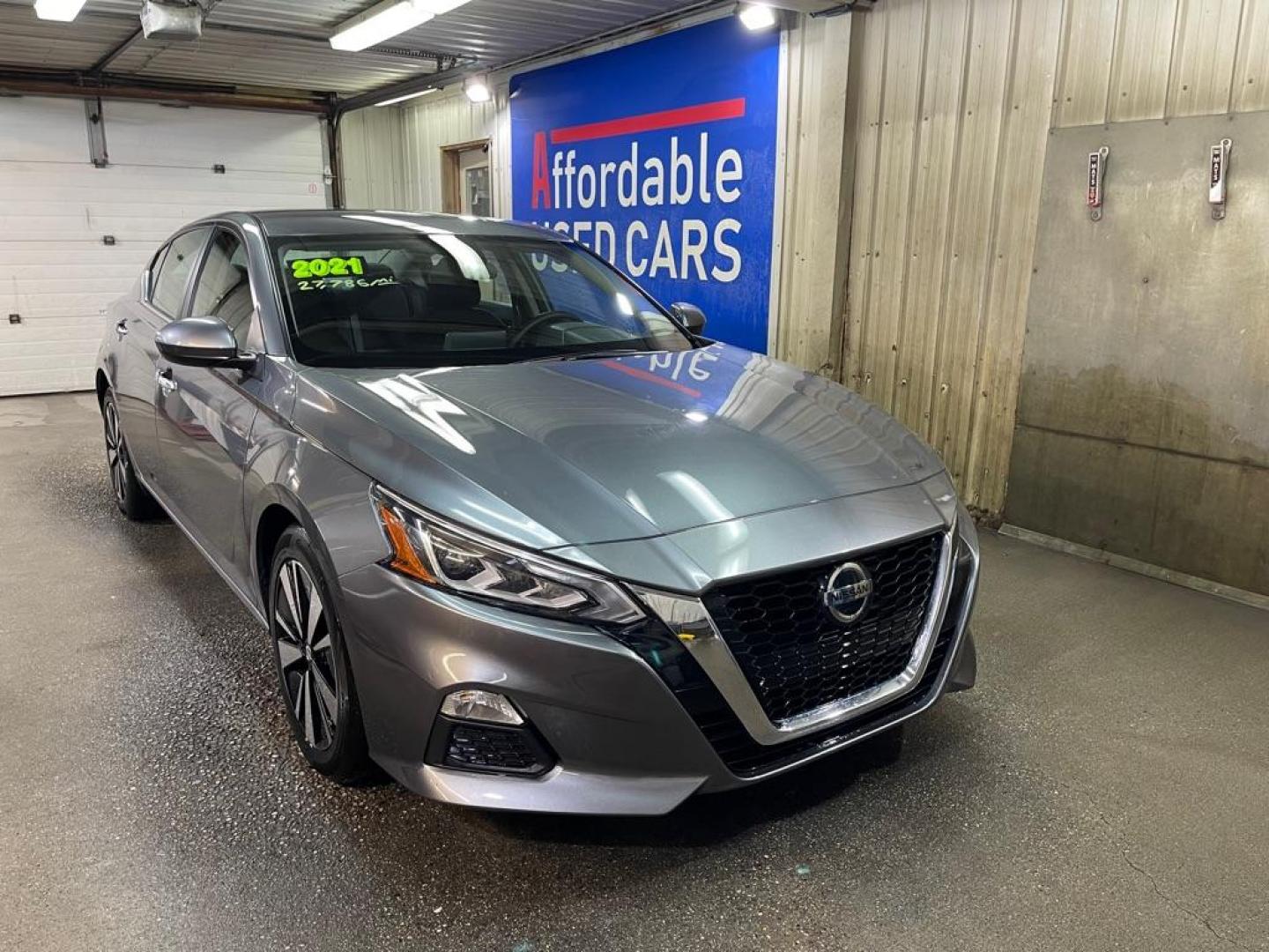 2021 GRAY NISSAN ALTIMA SV (1N4BL4DV5MN) with an 2.5L engine, Continuously Variable transmission, located at 2525 S. Cushman, Fairbanks, AK, 99701, (907) 452-5707, 64.824036, -147.712311 - Photo#0