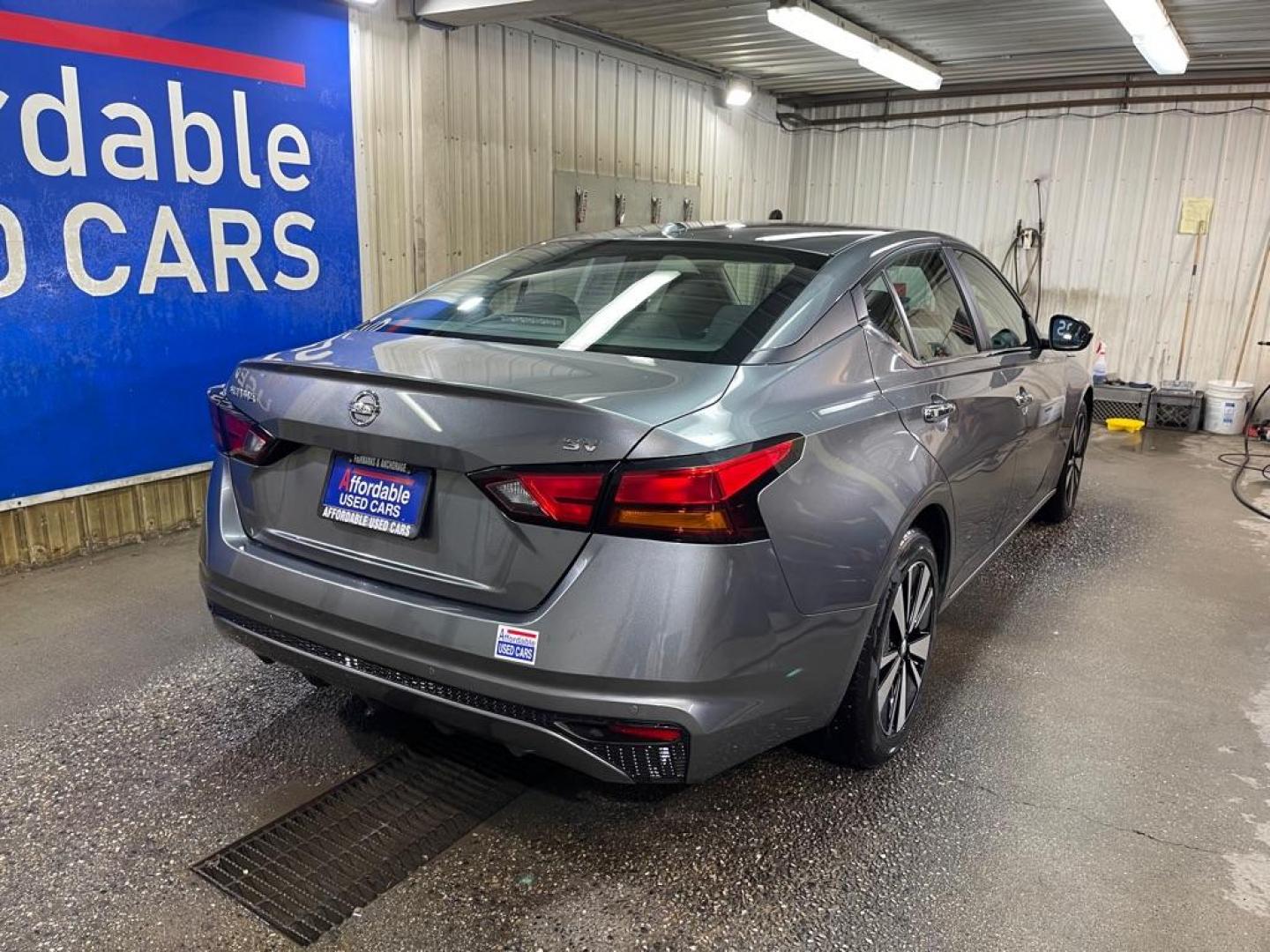 2021 GRAY NISSAN ALTIMA SV (1N4BL4DV5MN) with an 2.5L engine, Continuously Variable transmission, located at 2525 S. Cushman, Fairbanks, AK, 99701, (907) 452-5707, 64.824036, -147.712311 - Photo#2