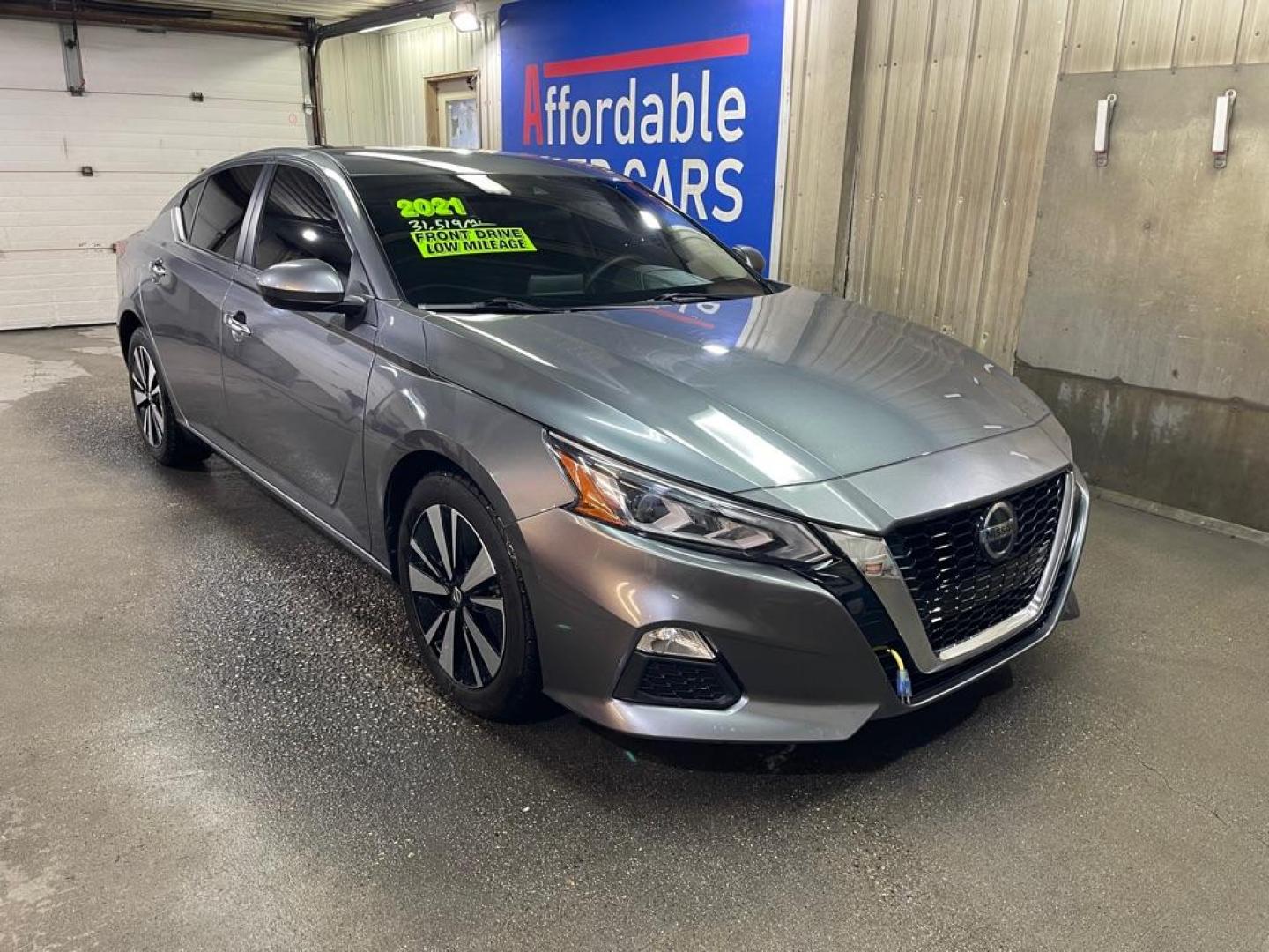 2021 GRAY NISSAN ALTIMA SV (1N4BL4DV5MN) with an 2.5L engine, Continuously Variable transmission, located at 2525 S. Cushman, Fairbanks, AK, 99701, (907) 452-5707, 64.824036, -147.712311 - Photo#0