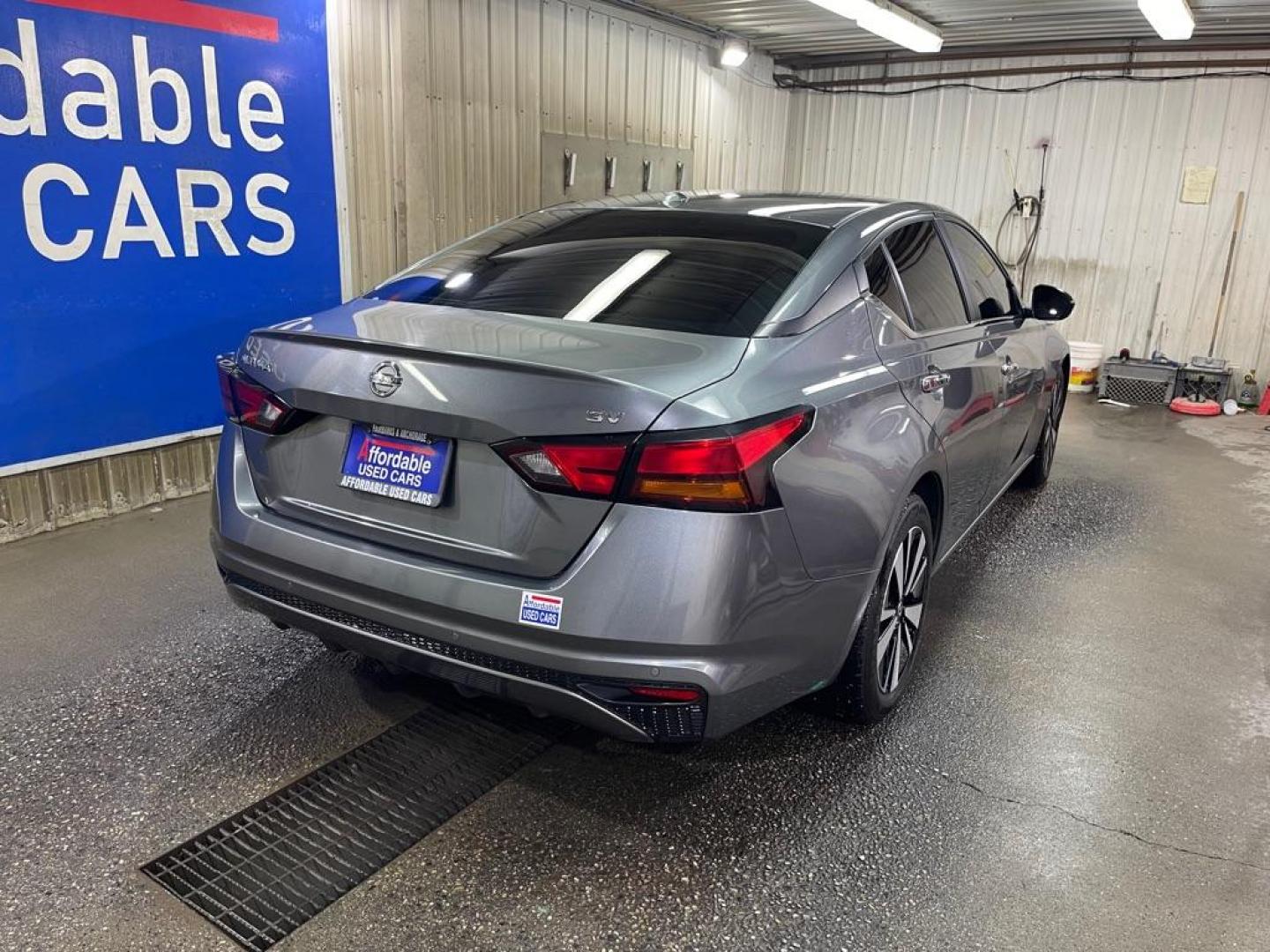 2021 GRAY NISSAN ALTIMA SV (1N4BL4DV5MN) with an 2.5L engine, Continuously Variable transmission, located at 2525 S. Cushman, Fairbanks, AK, 99701, (907) 452-5707, 64.824036, -147.712311 - Photo#2