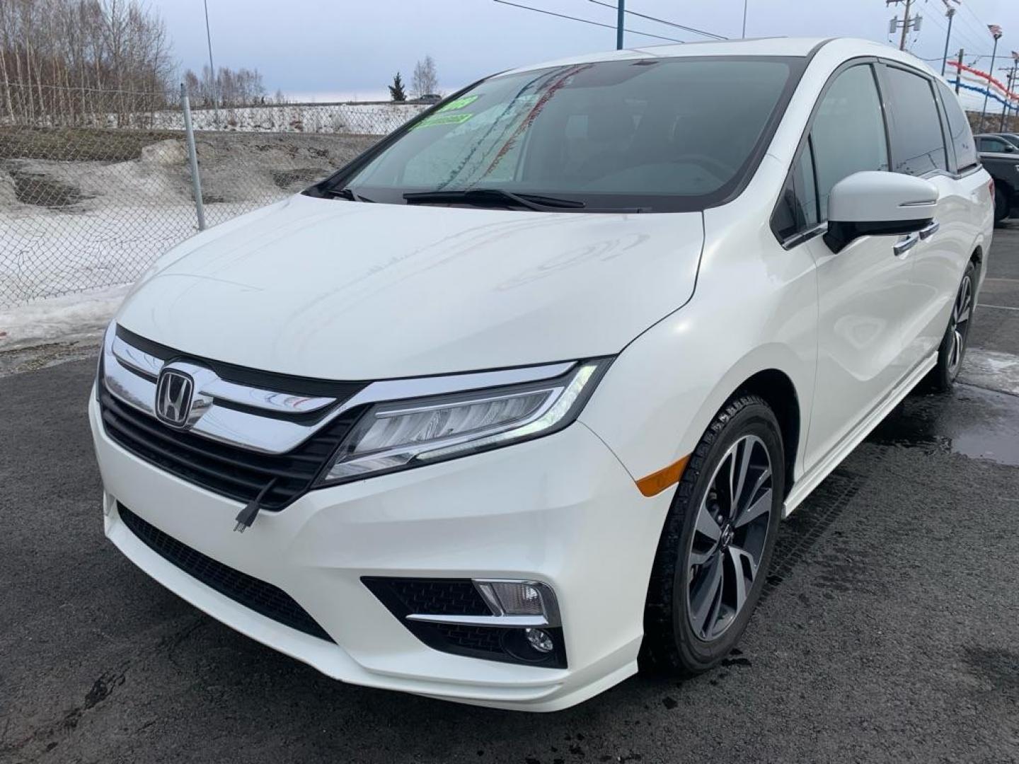 2019 WHITE HONDA ODYSSEY ELITE (5FNRL6H9XKB) with an 3.5L engine, Automatic transmission, located at 2525 S. Cushman, Fairbanks, AK, 99701, (907) 452-5707, 64.824036, -147.712311 - Photo#1