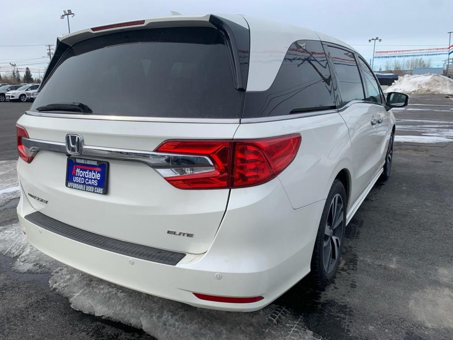 2019 WHITE HONDA ODYSSEY ELITE (5FNRL6H9XKB) with an 3.5L engine, Automatic transmission, located at 2525 S. Cushman, Fairbanks, AK, 99701, (907) 452-5707, 64.824036, -147.712311 - Photo#3