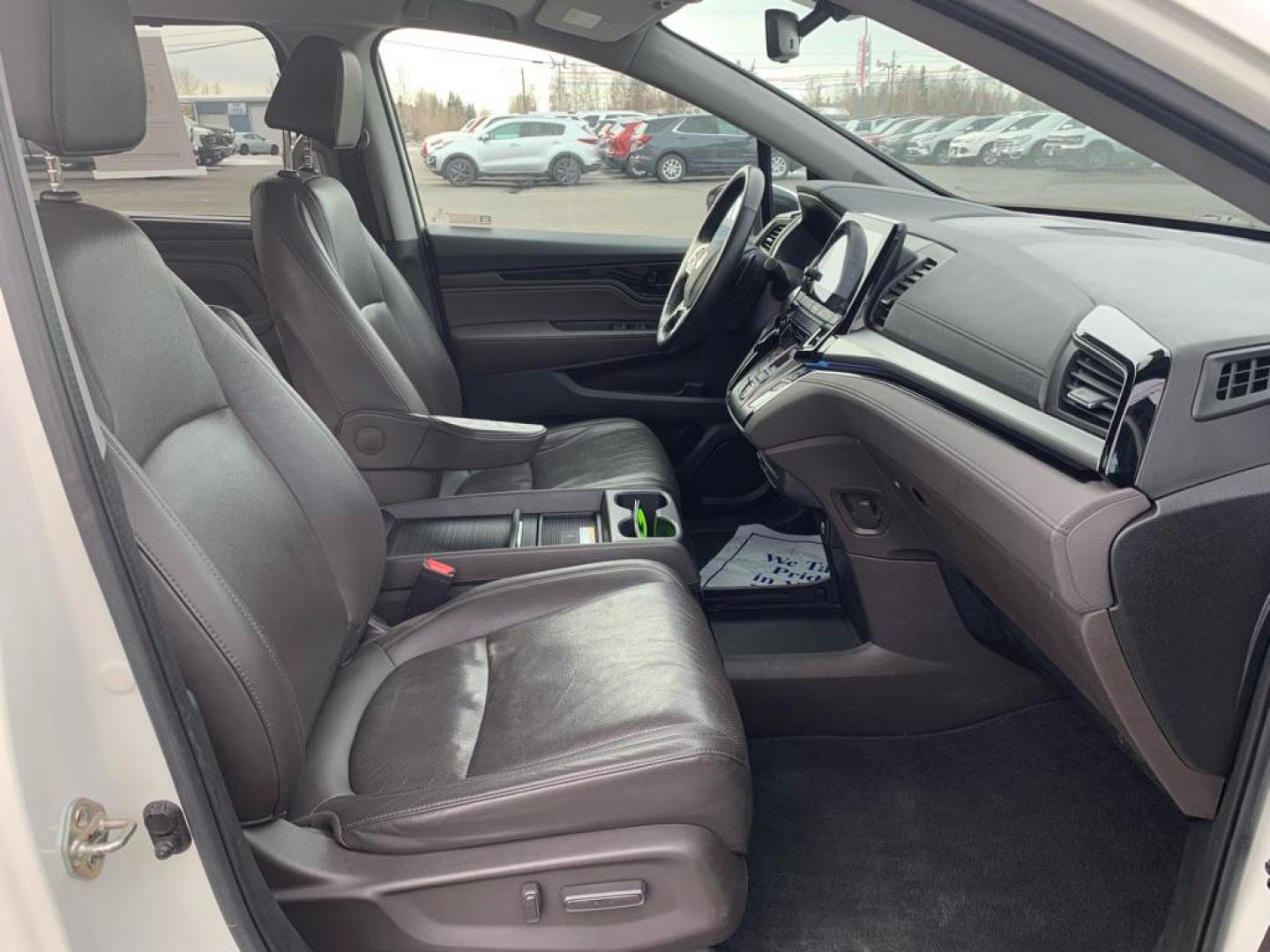 2019 WHITE HONDA ODYSSEY ELITE (5FNRL6H9XKB) with an 3.5L engine, Automatic transmission, located at 2525 S. Cushman, Fairbanks, AK, 99701, (907) 452-5707, 64.824036, -147.712311 - Photo#4