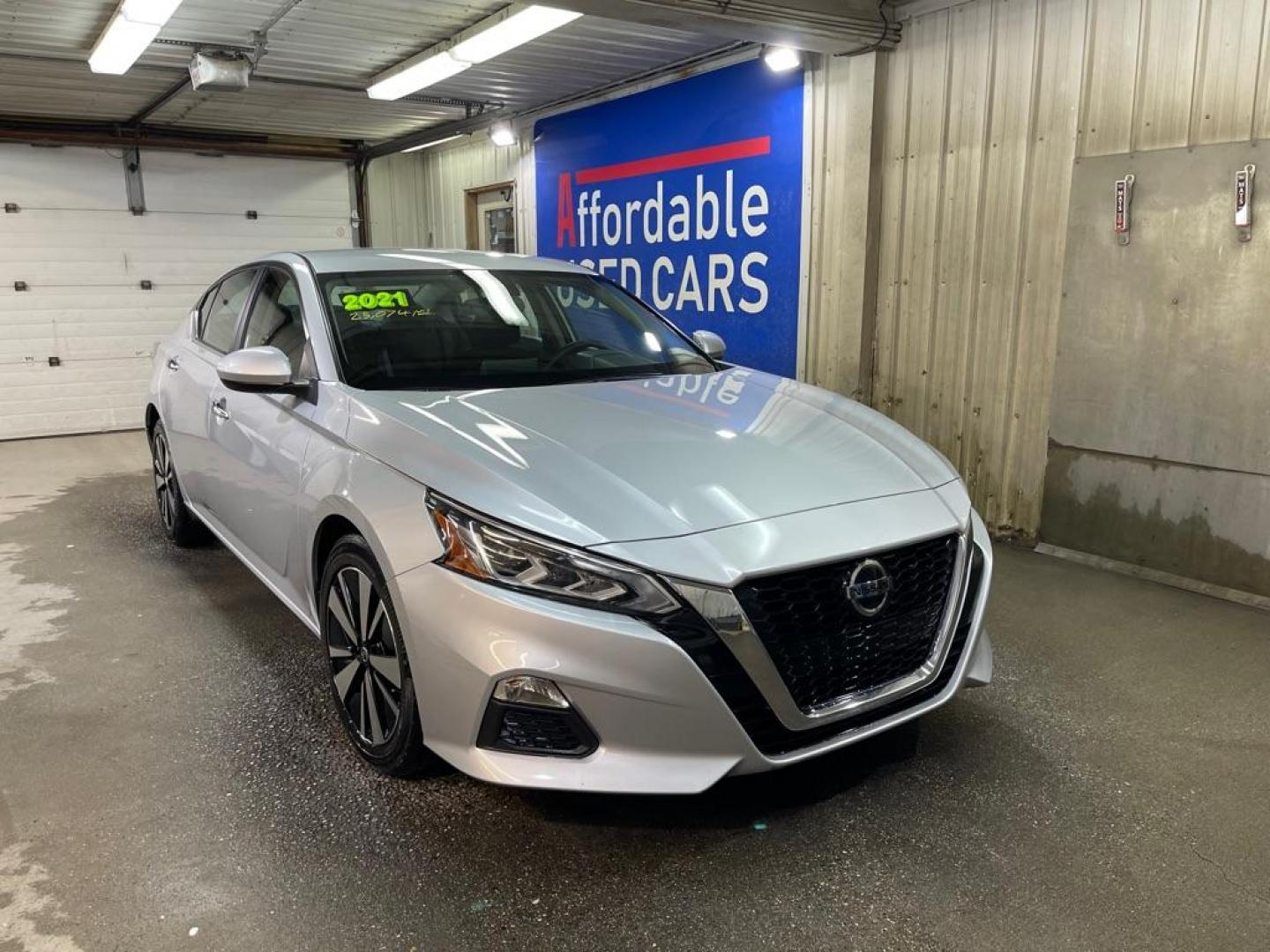 2021 SILVER NISSAN ALTIMA SV (1N4BL4DV8MN) with an 2.5L engine, Continuously Variable transmission, located at 2525 S. Cushman, Fairbanks, AK, 99701, (907) 452-5707, 64.824036, -147.712311 - Photo#0