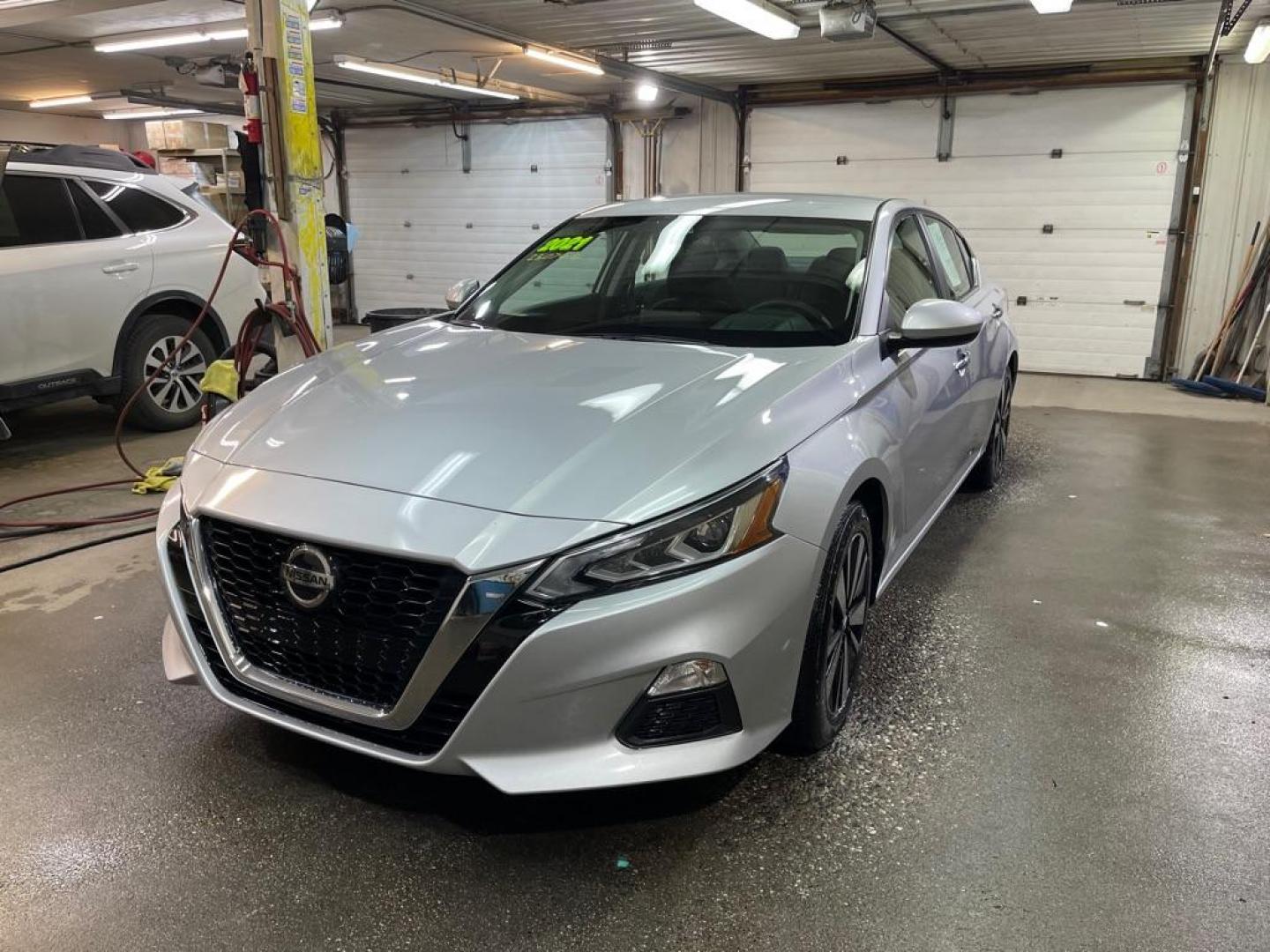 2021 SILVER NISSAN ALTIMA SV (1N4BL4DV8MN) with an 2.5L engine, Continuously Variable transmission, located at 2525 S. Cushman, Fairbanks, AK, 99701, (907) 452-5707, 64.824036, -147.712311 - Photo#1