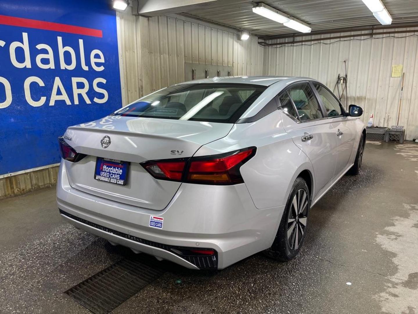 2021 SILVER NISSAN ALTIMA SV (1N4BL4DV8MN) with an 2.5L engine, Continuously Variable transmission, located at 2525 S. Cushman, Fairbanks, AK, 99701, (907) 452-5707, 64.824036, -147.712311 - Photo#2