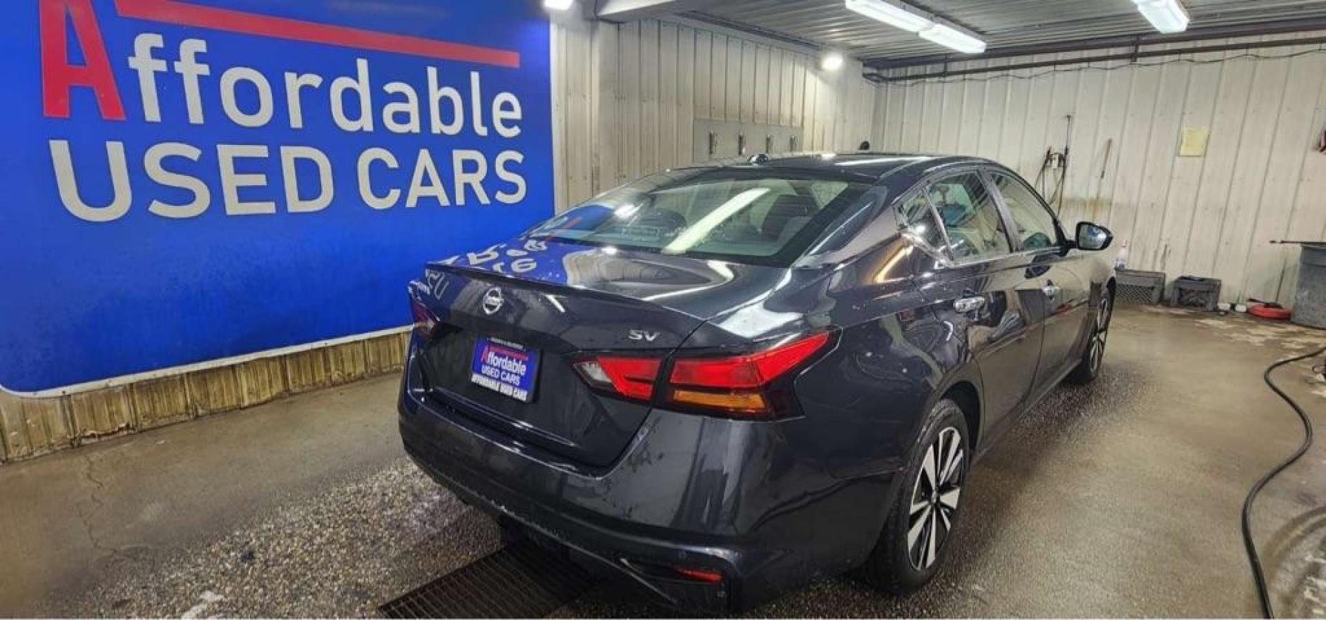 2021 BLUE NISSAN ALTIMA SV (1N4BL4DV4MN) with an 2.5L engine, Continuously Variable transmission, located at 2525 S. Cushman, Fairbanks, AK, 99701, (907) 452-5707, 64.824036, -147.712311 - Photo#2