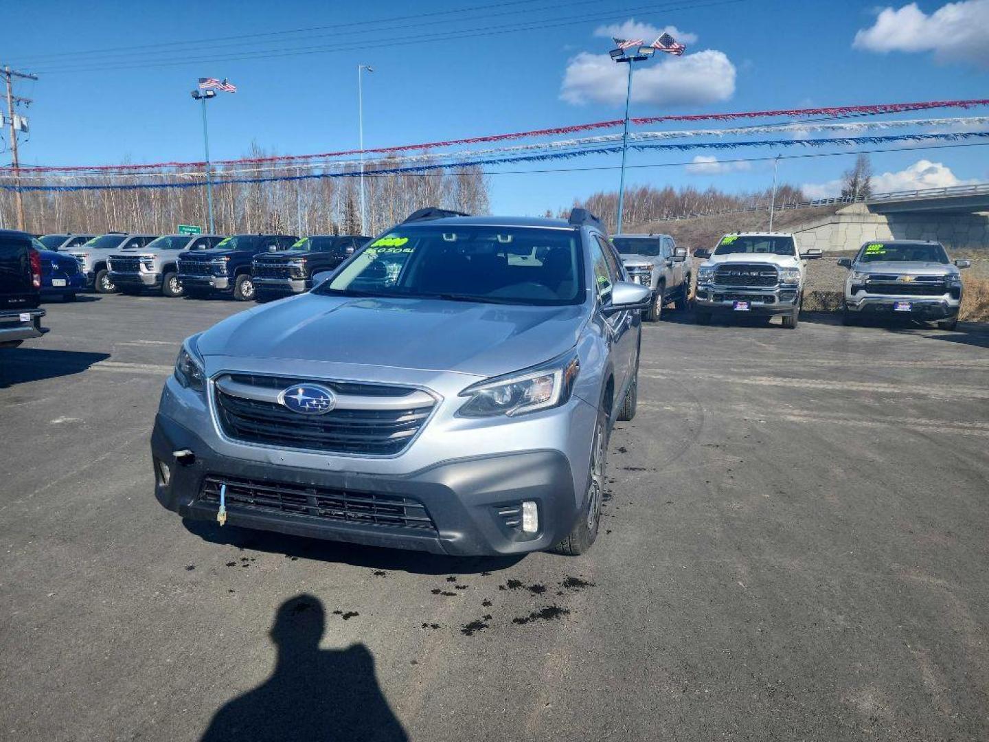 2020 SILVER SUBARU OUTBACK PREMIUM (4S4BTACC0L3) with an 2.5L engine, Continuously Variable transmission, located at 2525 S. Cushman, Fairbanks, AK, 99701, (907) 452-5707, 64.824036, -147.712311 - Photo#5