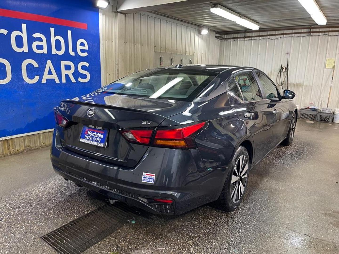 2021 BLUE NISSAN ALTIMA SV (1N4BL4DVXMN) with an 2.5L engine, Continuously Variable transmission, located at 2525 S. Cushman, Fairbanks, AK, 99701, (907) 452-5707, 64.824036, -147.712311 - Photo#2