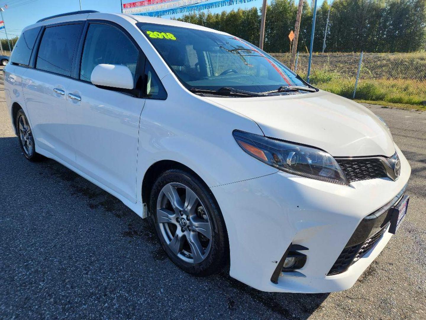 2018 WHITE TOYOTA SIENNA SE (5TDXZ3DC6JS) with an 3.5L engine, Automatic transmission, located at 2525 S. Cushman, Fairbanks, AK, 99701, (907) 452-5707, 64.824036, -147.712311 - Photo#0