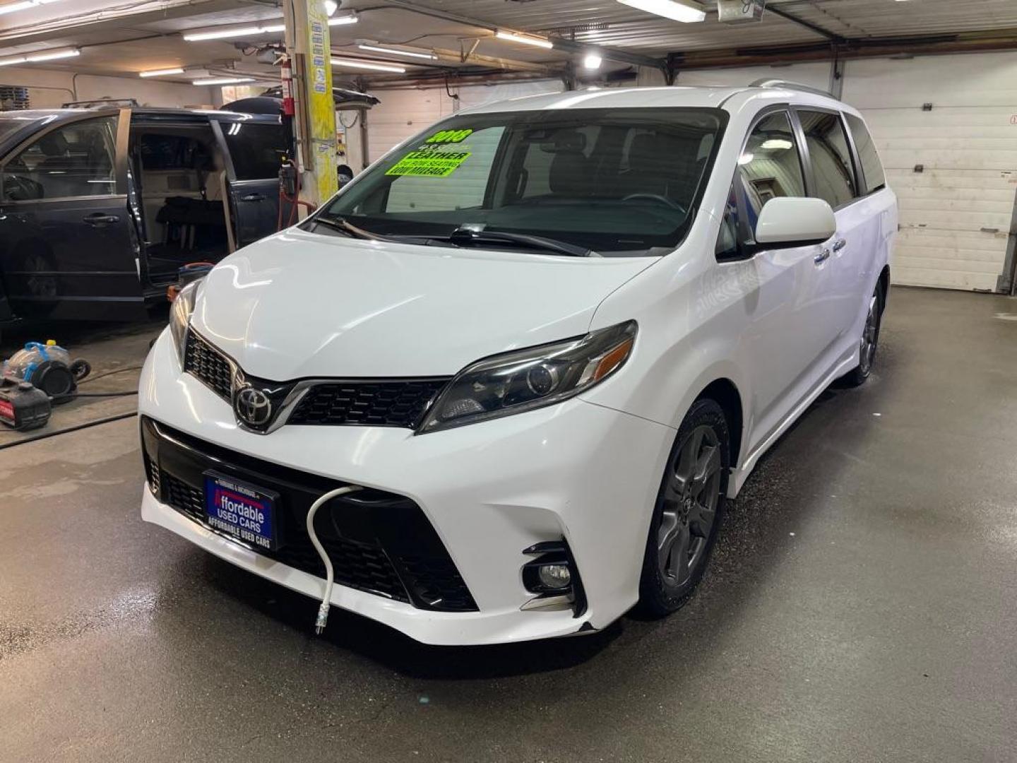 2018 WHITE TOYOTA SIENNA SE (5TDXZ3DC6JS) with an 3.5L engine, Automatic transmission, located at 2525 S. Cushman, Fairbanks, AK, 99701, (907) 452-5707, 64.824036, -147.712311 - Photo#1