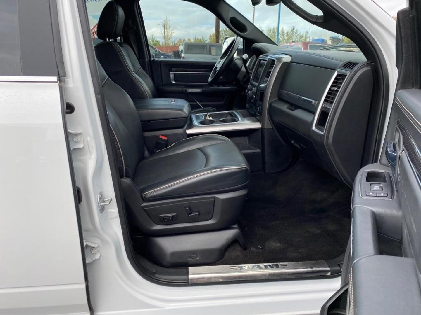 2018 WHITE RAM 3500 C/C LONGBE LIMITED (3C63R3KJ0JG) with an 6.4L engine, Automatic transmission, located at 2525 S. Cushman, Fairbanks, AK, 99701, (907) 452-5707, 64.824036, -147.712311 - Photo#4