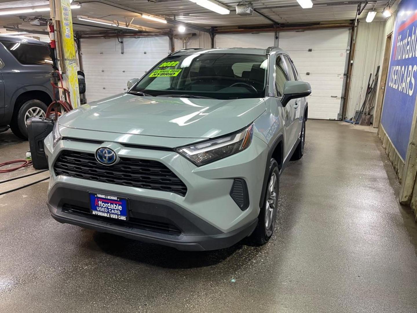 2022 GRAY TOYOTA RAV4 XLE HYBRID XLE (4T3RWRFV8NU) with an 2.5L engine, Continuously Variable transmission, located at 2525 S. Cushman, Fairbanks, AK, 99701, (907) 452-5707, 64.824036, -147.712311 - Photo#1