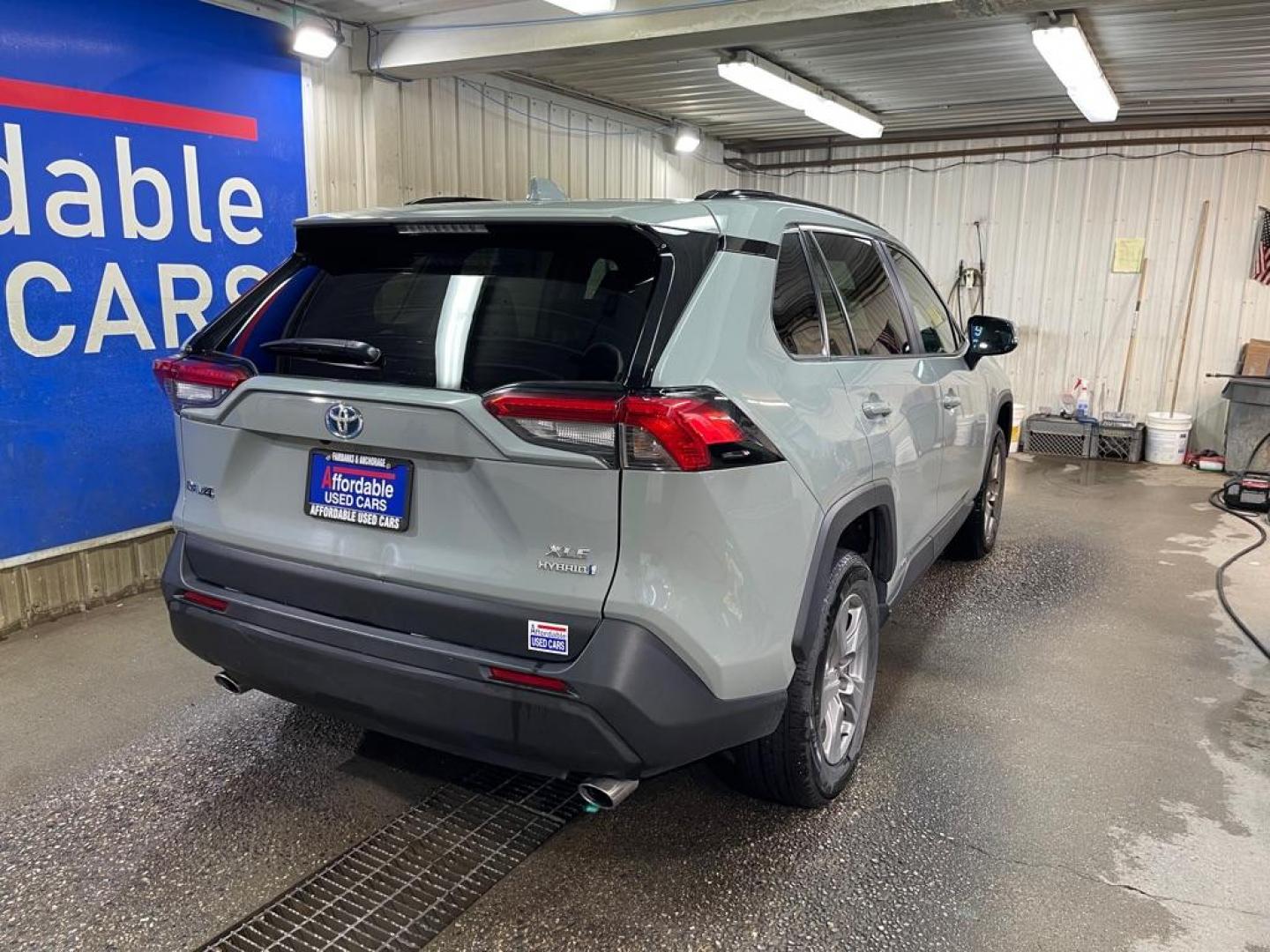 2022 GRAY TOYOTA RAV4 XLE HYBRID XLE (4T3RWRFV8NU) with an 2.5L engine, Continuously Variable transmission, located at 2525 S. Cushman, Fairbanks, AK, 99701, (907) 452-5707, 64.824036, -147.712311 - Photo#2