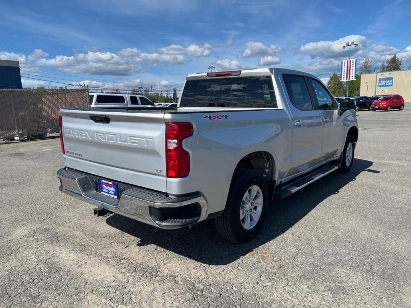 2022 SILVER CHEVROLET SILVERADO 1500 LT (3GCUDDED5NG) with an 5.3L engine, Automatic transmission, located at 2525 S. Cushman, Fairbanks, AK, 99701, (907) 452-5707, 64.824036, -147.712311 - Photo#4