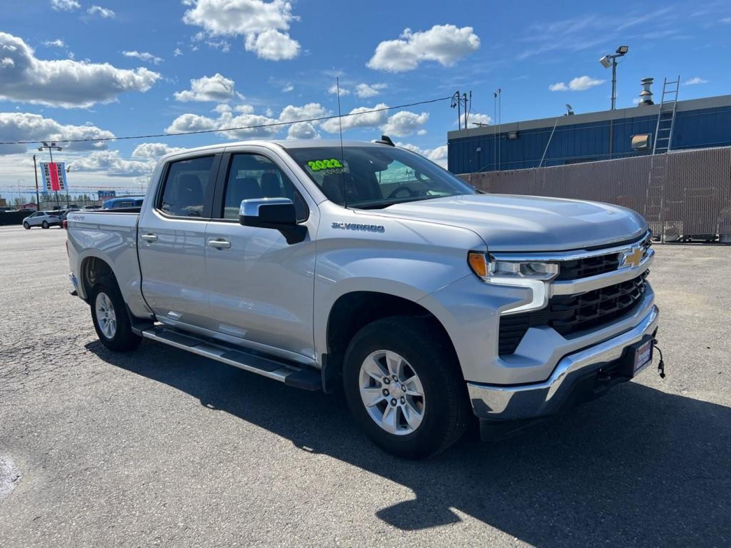 2022 SILVER CHEVROLET SILVERADO 1500 LT (3GCUDDED5NG) with an 5.3L engine, Automatic transmission, located at 2525 S. Cushman, Fairbanks, AK, 99701, (907) 452-5707, 64.824036, -147.712311 - Photo#5