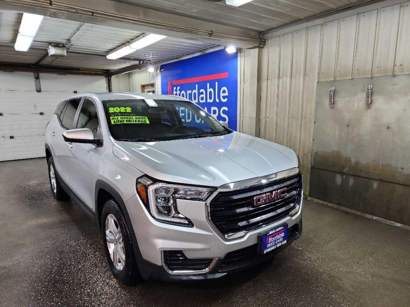 2022 SILVER GMC TERRAIN SLE (3GKALTEV0NL) with an 1.5L engine, Automatic transmission, located at 2525 S. Cushman, Fairbanks, AK, 99701, (907) 452-5707, 64.824036, -147.712311 - Photo#0