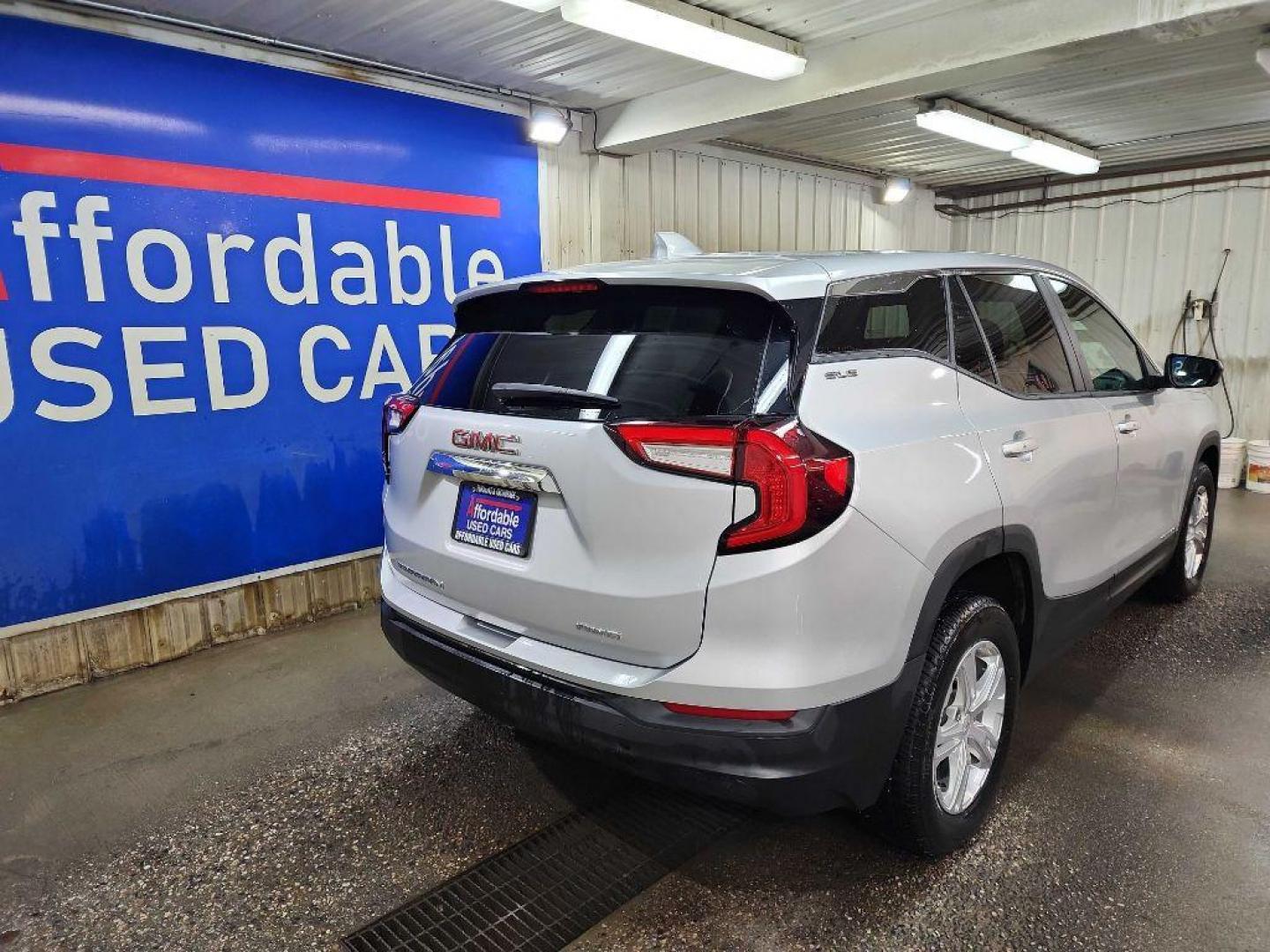 2022 SILVER GMC TERRAIN SLE (3GKALTEV0NL) with an 1.5L engine, Automatic transmission, located at 2525 S. Cushman, Fairbanks, AK, 99701, (907) 452-5707, 64.824036, -147.712311 - Photo#2