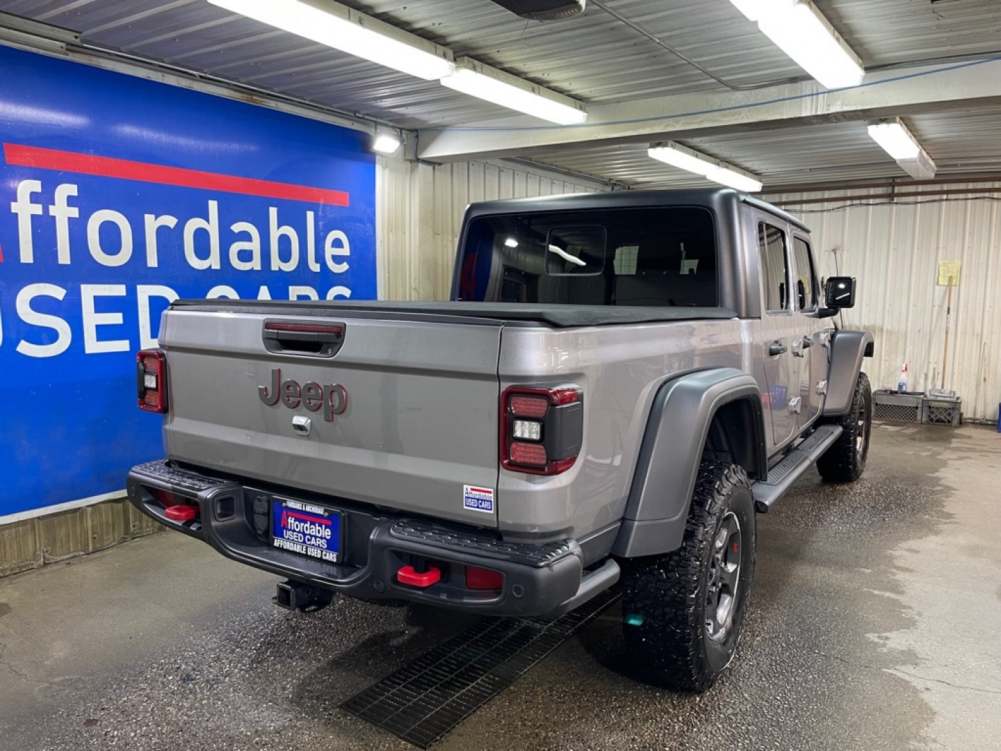 2020 GRAY JEEP GLADIATOR LAUNCH EDITION (1C6JJTBG6LL) with an 3.6L engine, Automatic transmission, located at 2525 S. Cushman, Fairbanks, AK, 99701, (907) 452-5707, 64.824036, -147.712311- Photo#2