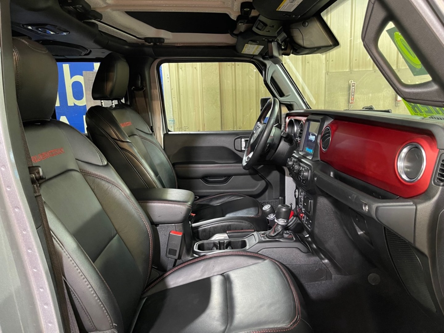 2020 GRAY JEEP GLADIATOR LAUNCH EDITION (1C6JJTBG6LL) with an 3.6L engine, Automatic transmission, located at 2525 S. Cushman, Fairbanks, AK, 99701, (907) 452-5707, 64.824036, -147.712311- Photo#3