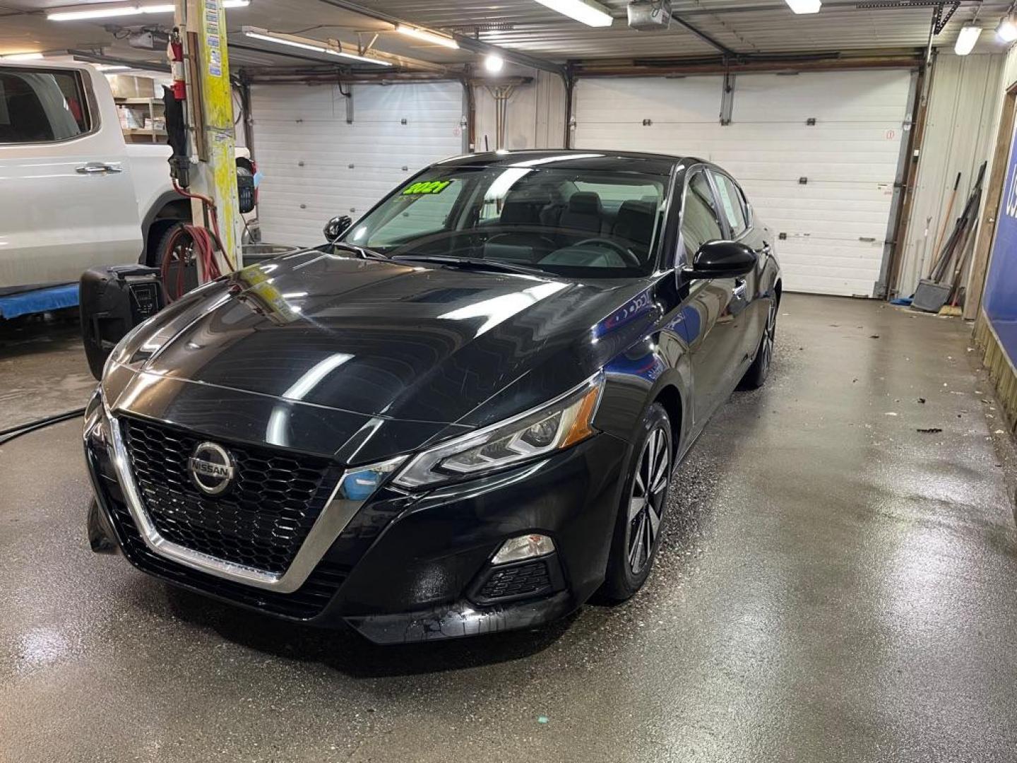 2021 BLACK NISSAN ALTIMA SV (1N4BL4DV6MN) with an 2.5L engine, Continuously Variable transmission, located at 2525 S. Cushman, Fairbanks, AK, 99701, (907) 452-5707, 64.824036, -147.712311 - Photo#1