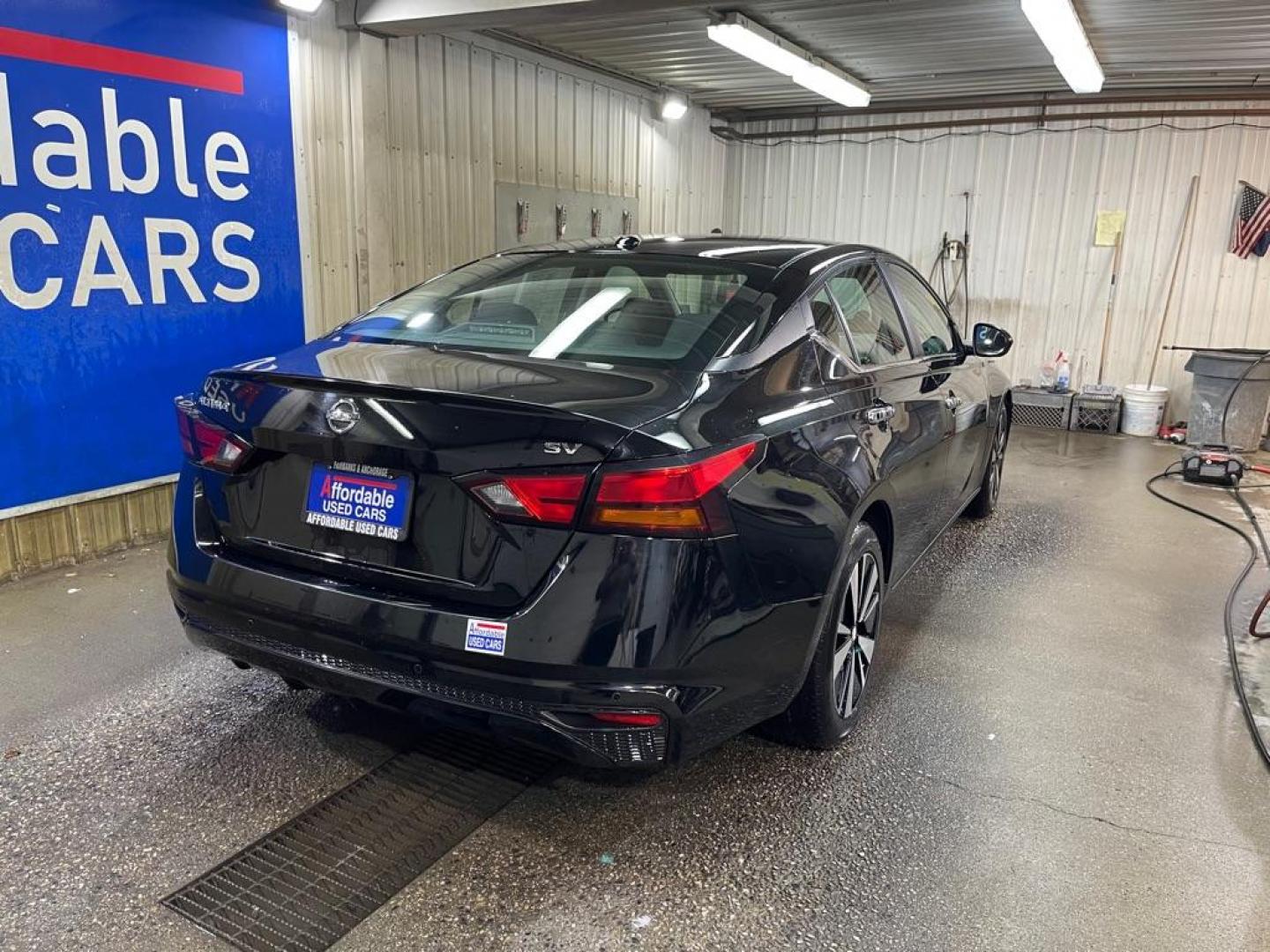 2021 BLACK NISSAN ALTIMA SV (1N4BL4DV6MN) with an 2.5L engine, Continuously Variable transmission, located at 2525 S. Cushman, Fairbanks, AK, 99701, (907) 452-5707, 64.824036, -147.712311 - Photo#2