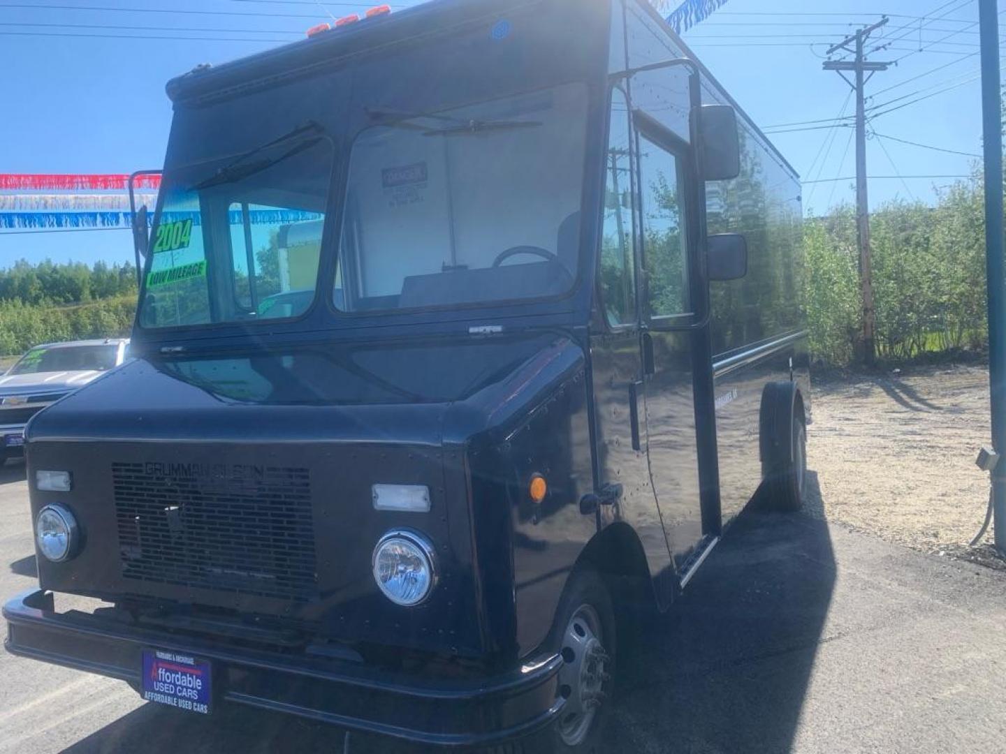 2004 BLUE FORD ECONOLINE E450 SUPER DUTY COMMERCIAL STR (1FCLE49S04H) with an 6.8L engine, Automatic transmission, located at 2525 S. Cushman, Fairbanks, AK, 99701, (907) 452-5707, 64.824036, -147.712311 - Photo#1