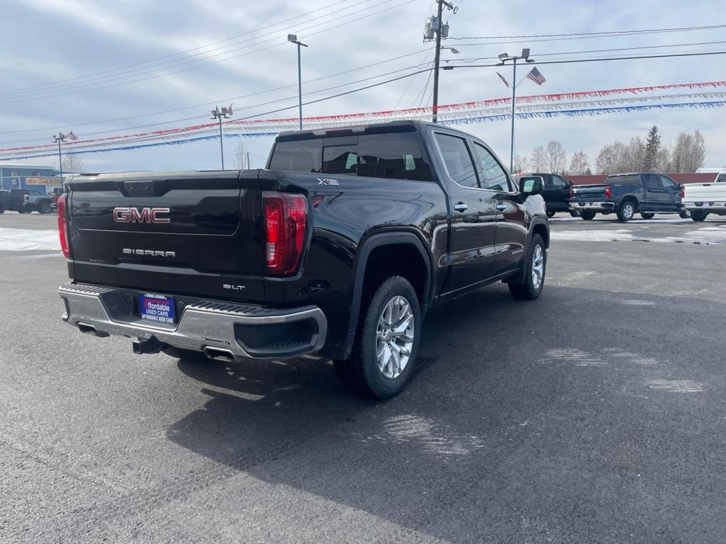 2021 BLACK GMC SIERRA 1500 SLT (3GTU9DEL1MG) with an 6.2L engine, Automatic transmission, located at 2525 S. Cushman, Fairbanks, AK, 99701, (907) 452-5707, 64.824036, -147.712311 - Photo#3