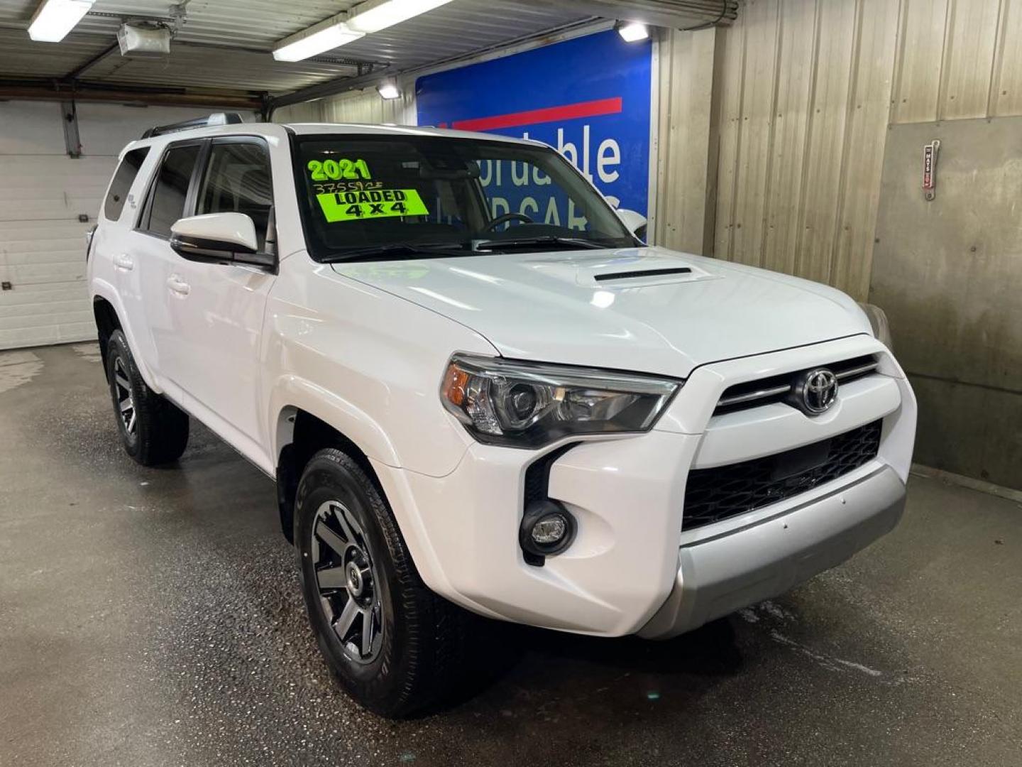 2021 WHITE TOYOTA 4RUNNER TRD SR5 PREMIUM (JTERU5JR5M5) with an 4.0L engine, Automatic transmission, located at 2525 S. Cushman, Fairbanks, AK, 99701, (907) 452-5707, 64.824036, -147.712311 - Photo#0