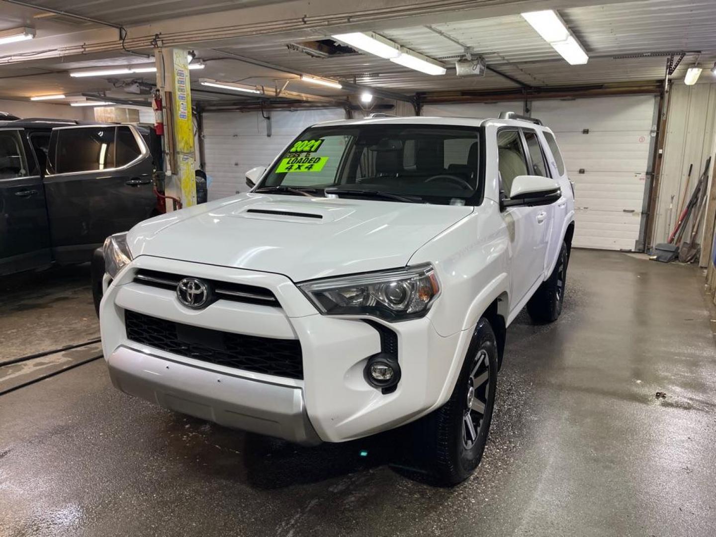 2021 WHITE TOYOTA 4RUNNER TRD SR5 PREMIUM (JTERU5JR5M5) with an 4.0L engine, Automatic transmission, located at 2525 S. Cushman, Fairbanks, AK, 99701, (907) 452-5707, 64.824036, -147.712311 - Photo#1