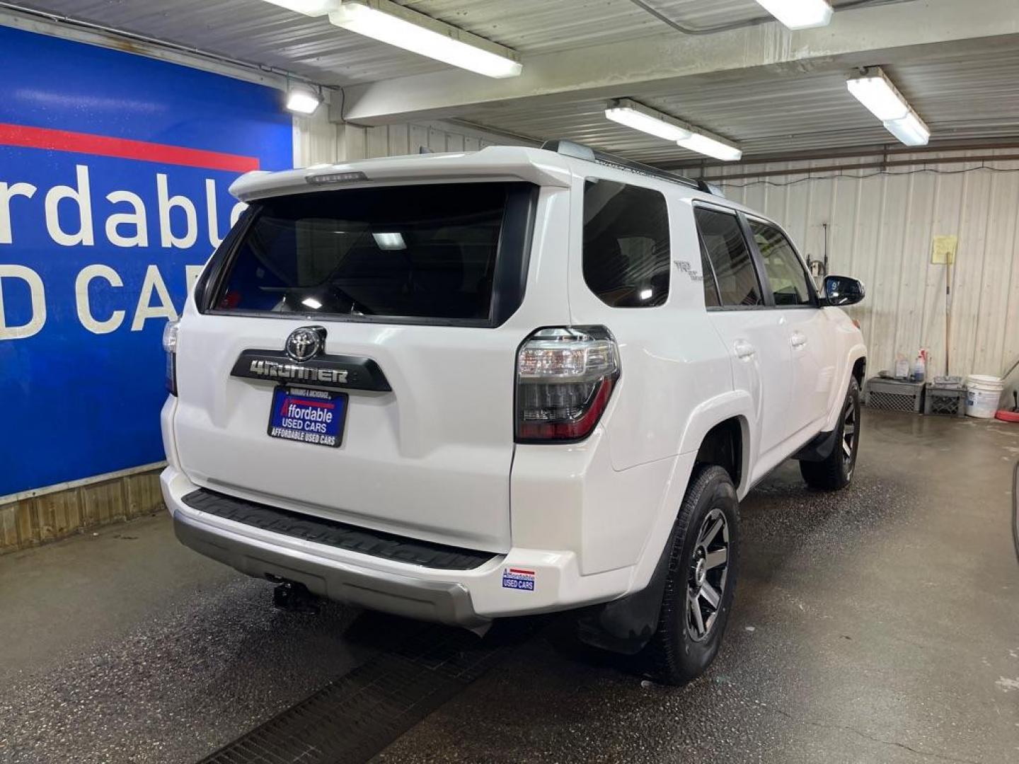 2021 WHITE TOYOTA 4RUNNER TRD SR5 PREMIUM (JTERU5JR5M5) with an 4.0L engine, Automatic transmission, located at 2525 S. Cushman, Fairbanks, AK, 99701, (907) 452-5707, 64.824036, -147.712311 - Photo#2