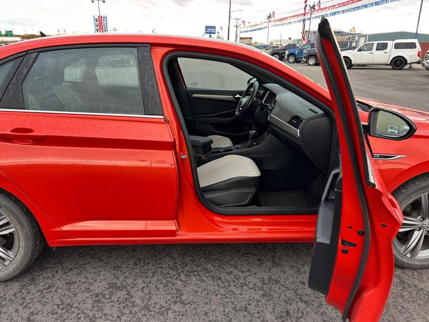 2021 ORANGE VOLKSWAGEN JETTA R-LINE S (3VWC57BUXMM) with an 1.4L engine, Automatic transmission, located at 2525 S. Cushman, Fairbanks, AK, 99701, (907) 452-5707, 64.824036, -147.712311 - Photo#4