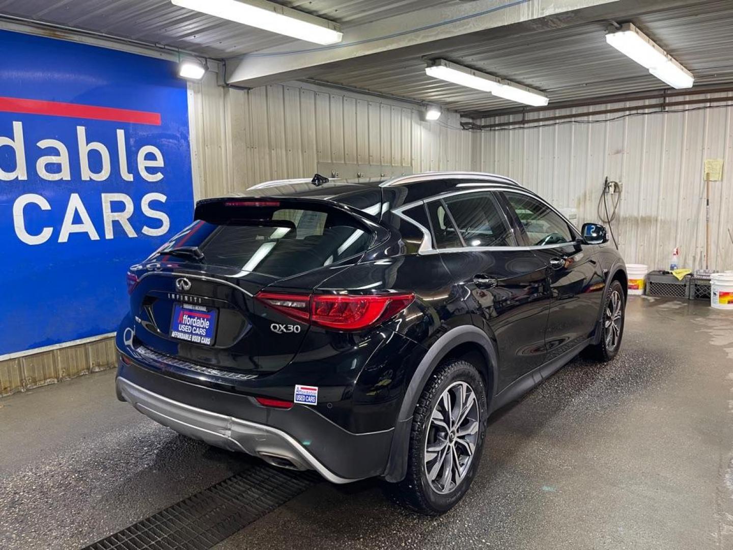 2017 BLACK INFINITI QX30 BASE (SJKCH5CR2HA) with an 2.0L engine, Automatic transmission, located at 2525 S. Cushman, Fairbanks, AK, 99701, (907) 452-5707, 64.824036, -147.712311 - Photo#2