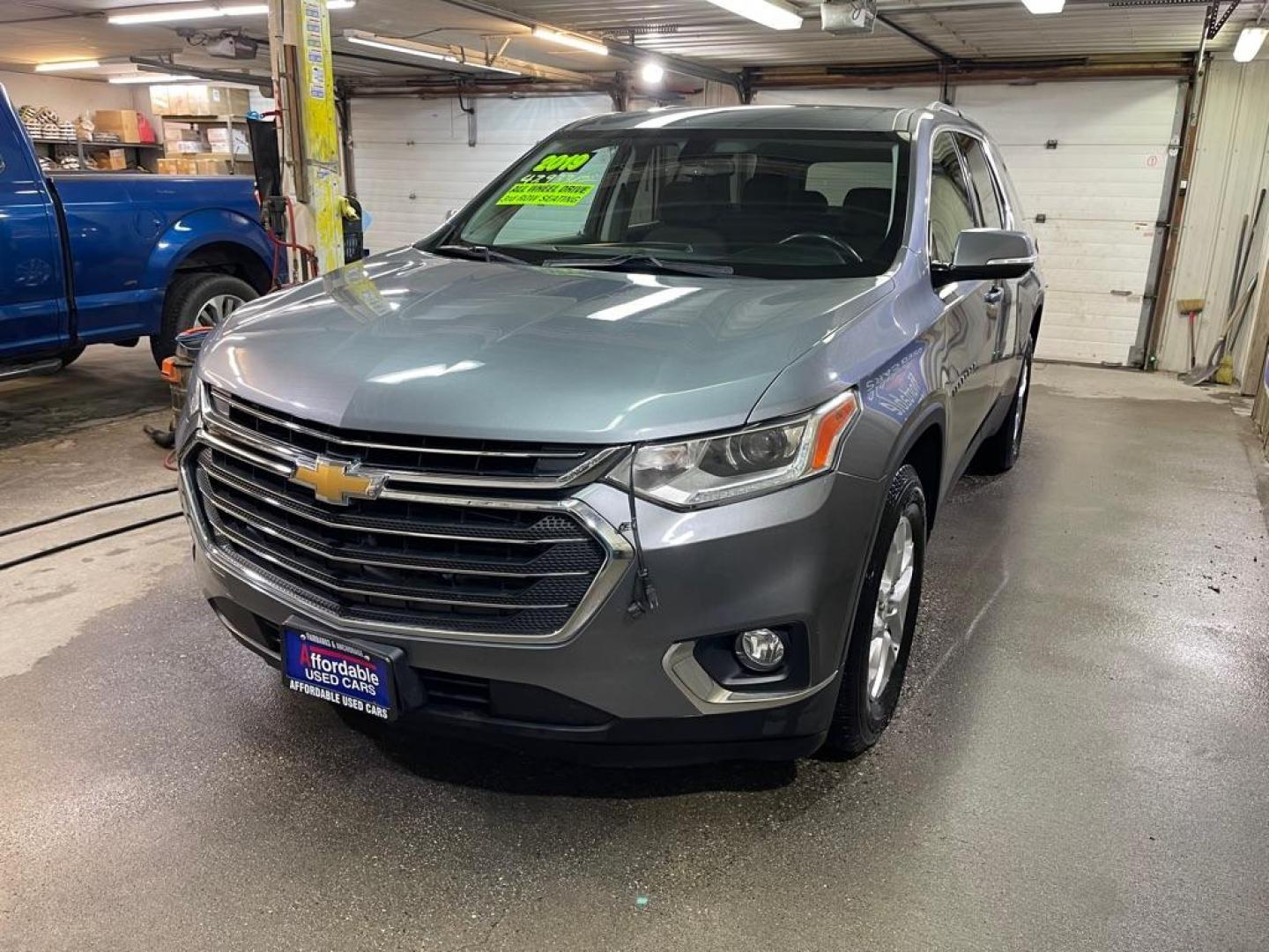 2019 GRAY CHEVROLET TRAVERSE LT (1GNEVGKW4KJ) with an 3.6L engine, Automatic transmission, located at 2525 S. Cushman, Fairbanks, AK, 99701, (907) 452-5707, 64.824036, -147.712311 - Photo#1