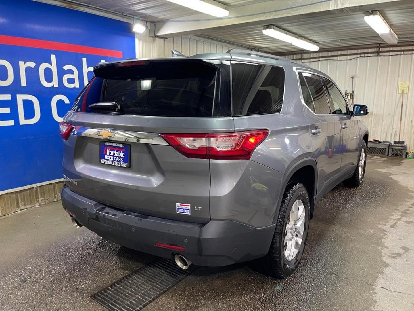 2019 GRAY CHEVROLET TRAVERSE LT (1GNEVGKW4KJ) with an 3.6L engine, Automatic transmission, located at 2525 S. Cushman, Fairbanks, AK, 99701, (907) 452-5707, 64.824036, -147.712311 - Photo#2