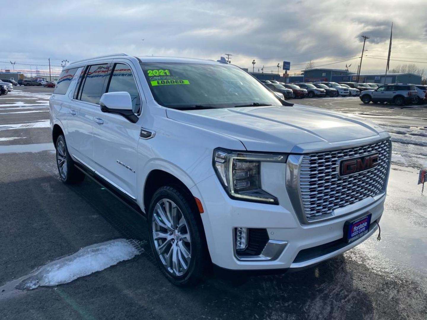 2021 WHITE GMC YUKON XL DENALI (1GKS2JKL5MR) with an 6.2L engine, Automatic transmission, located at 2525 S. Cushman, Fairbanks, AK, 99701, (907) 452-5707, 64.824036, -147.712311 - Photo#1