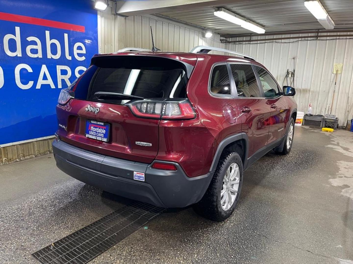 2019 RED JEEP CHEROKEE LATITUDE (1C4PJMCB2KD) with an 2.4L engine, Automatic transmission, located at 2525 S. Cushman, Fairbanks, AK, 99701, (907) 452-5707, 64.824036, -147.712311 - Photo#2