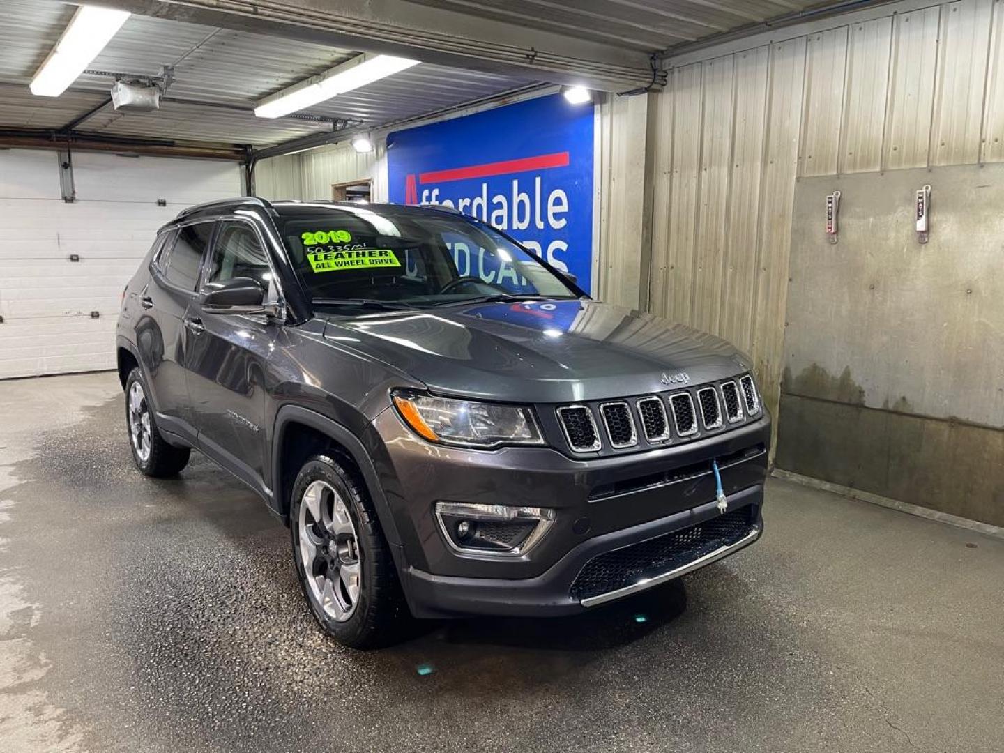 2019 RED JEEP CHEROKEE LATITUDE (1C4PJMCB2KD) with an 2.4L engine, Automatic transmission, located at 2525 S. Cushman, Fairbanks, AK, 99701, (907) 452-5707, 64.824036, -147.712311 - Photo#5