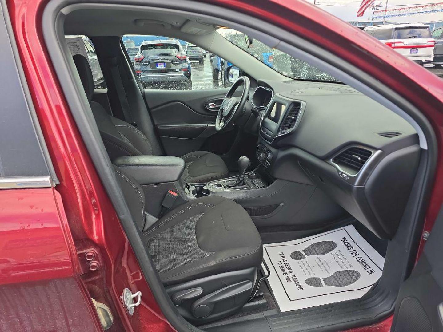 2019 RED JEEP CHEROKEE LATITUDE (1C4PJMCB2KD) with an 2.4L engine, Automatic transmission, located at 2525 S. Cushman, Fairbanks, AK, 99701, (907) 452-5707, 64.824036, -147.712311 - Photo#3