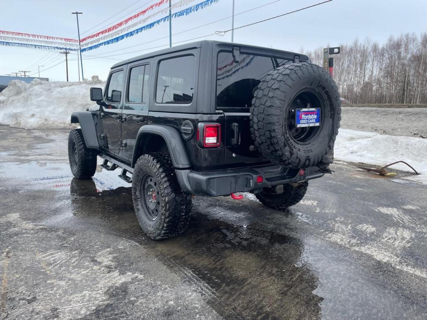 2019 BLACK JEEP WRANGLER UNLIMI RUBICON (1C4HJXFN9KW) with an 2.0L engine, Automatic transmission, located at 2525 S. Cushman, Fairbanks, AK, 99701, (907) 452-5707, 64.824036, -147.712311 - Photo#2