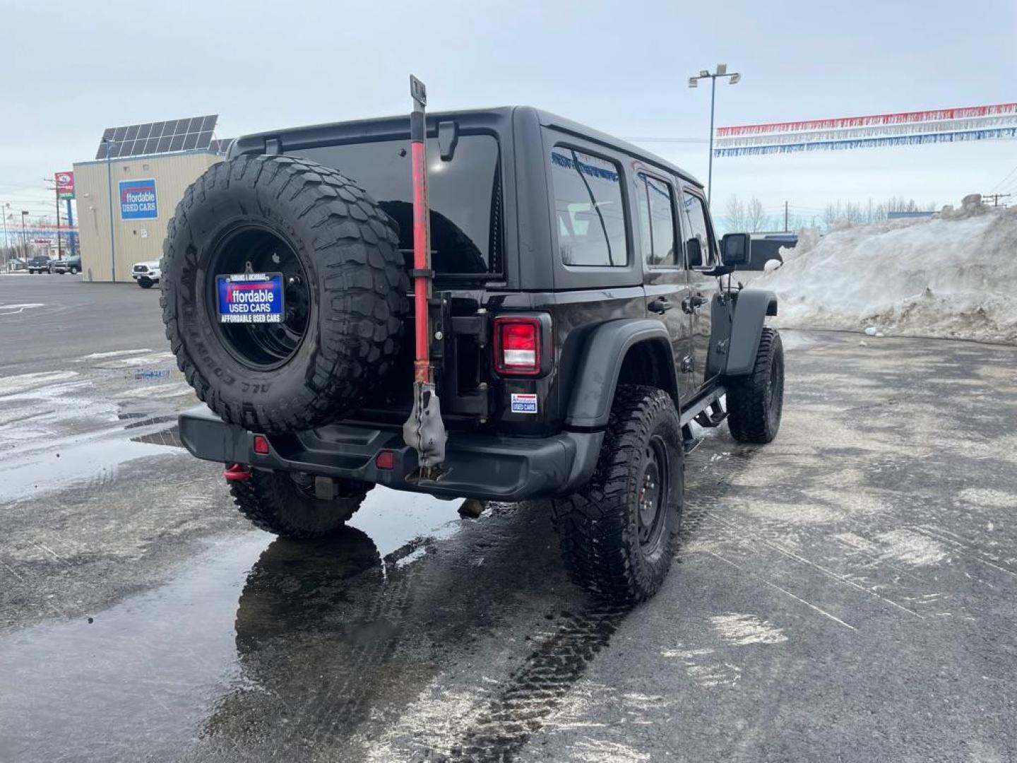 2019 BLACK JEEP WRANGLER UNLIMI RUBICON (1C4HJXFN9KW) with an 2.0L engine, Automatic transmission, located at 2525 S. Cushman, Fairbanks, AK, 99701, (907) 452-5707, 64.824036, -147.712311 - Photo#3