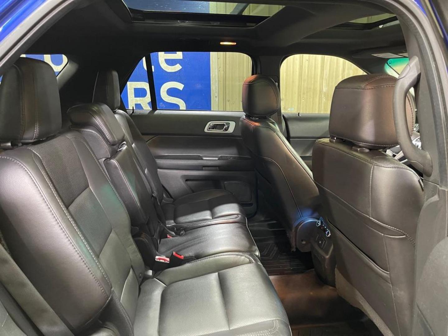 2014 BLUE FORD EXPLORER LIMITED (1FM5K8F88EG) with an 3.5L engine, Automatic transmission, located at 2525 S. Cushman, Fairbanks, AK, 99701, (907) 452-5707, 64.824036, -147.712311 - Photo#4