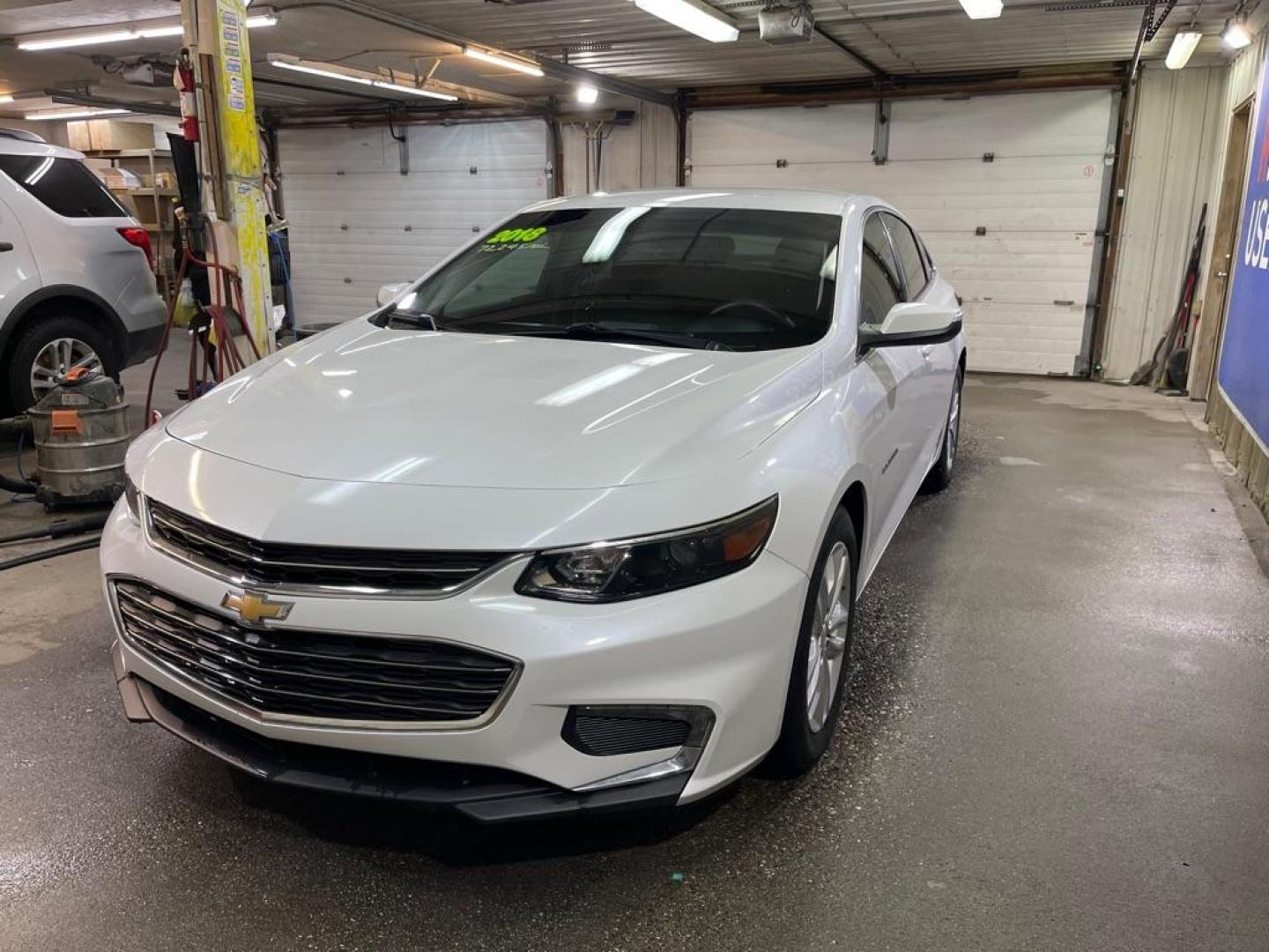 2018 WHITE CHEVROLET MALIBU LT (1G1ZD5ST8JF) with an 1.5L engine, Automatic transmission, located at 2525 S. Cushman, Fairbanks, AK, 99701, (907) 452-5707, 64.824036, -147.712311 - Photo#1