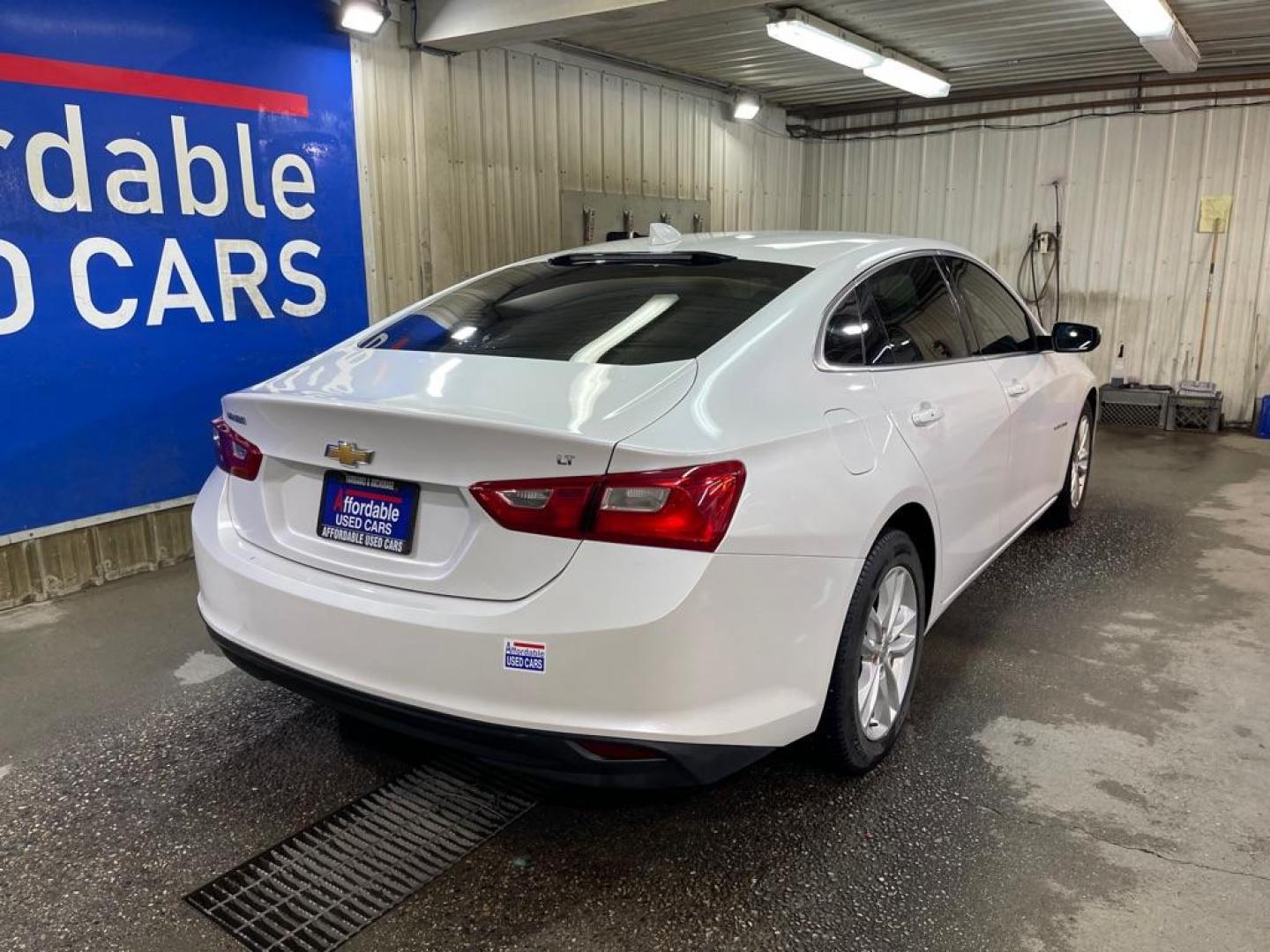 2018 WHITE CHEVROLET MALIBU LT (1G1ZD5ST8JF) with an 1.5L engine, Automatic transmission, located at 2525 S. Cushman, Fairbanks, AK, 99701, (907) 452-5707, 64.824036, -147.712311 - Photo#2