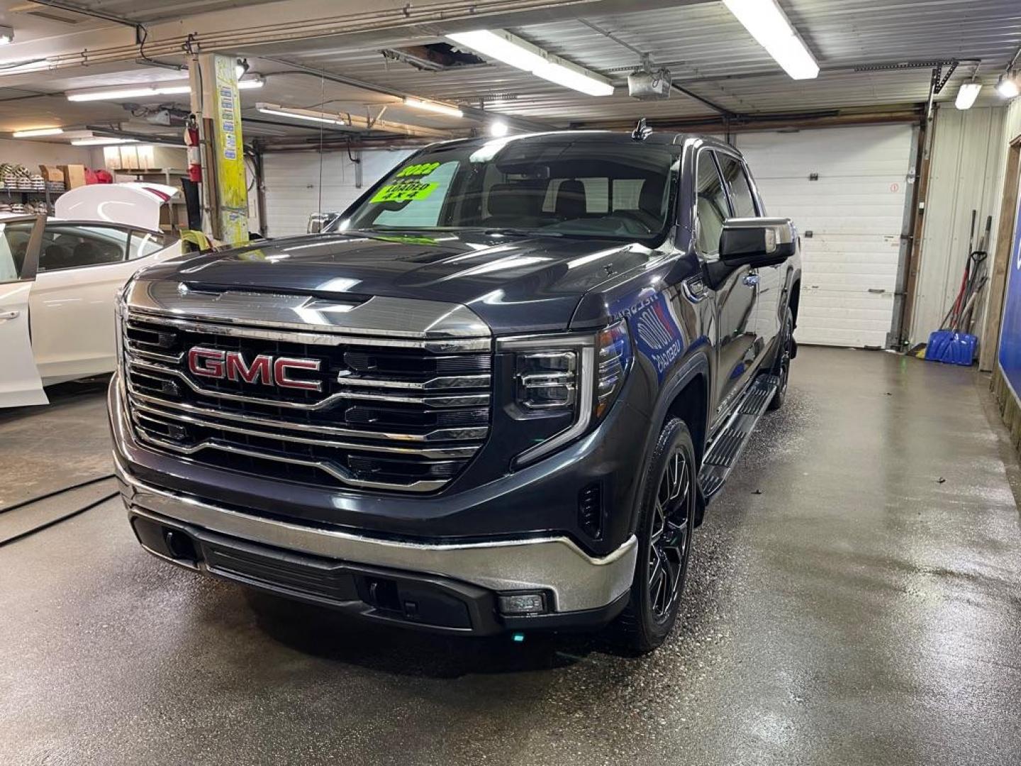 2022 BLUE GMC SIERRA 1500 SLT (3GTUUDED2NG) with an 5.3L engine, Automatic transmission, located at 2525 S. Cushman, Fairbanks, AK, 99701, (907) 452-5707, 64.824036, -147.712311 - Photo#1